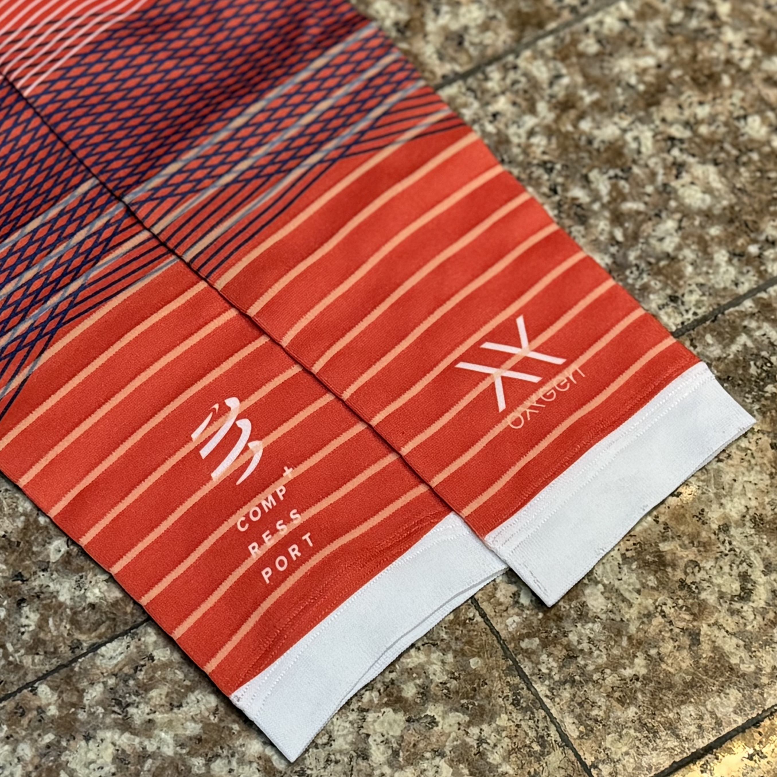 ซัพพอร์ตน่อง Compressport R2 Oxygen Calf Sleeve ‘Summer Orange’ (T4)