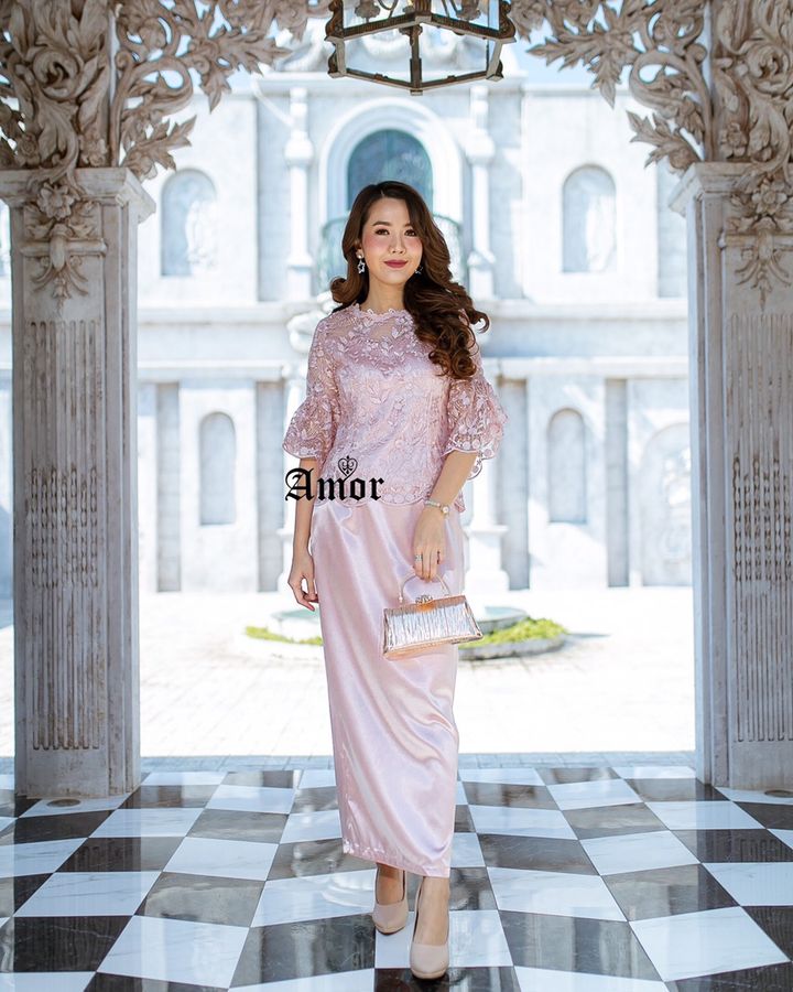 เสื้อ + กระโปรง 🎀 เนื้อลูกไม้ใยบวบลายสวยเกรด "Premium Quality" เสื้อมีกริ้ตเตอร์ดูดี👚เสื้อซิปหลัง ซับในเสื้อเนื้อเงา เนื้อเดียวกับตัวกระโปรง 👗กระโปรงซิปหลัง เนื้อผ้าเงา นิ่ม ใส่สบายค่ะ
