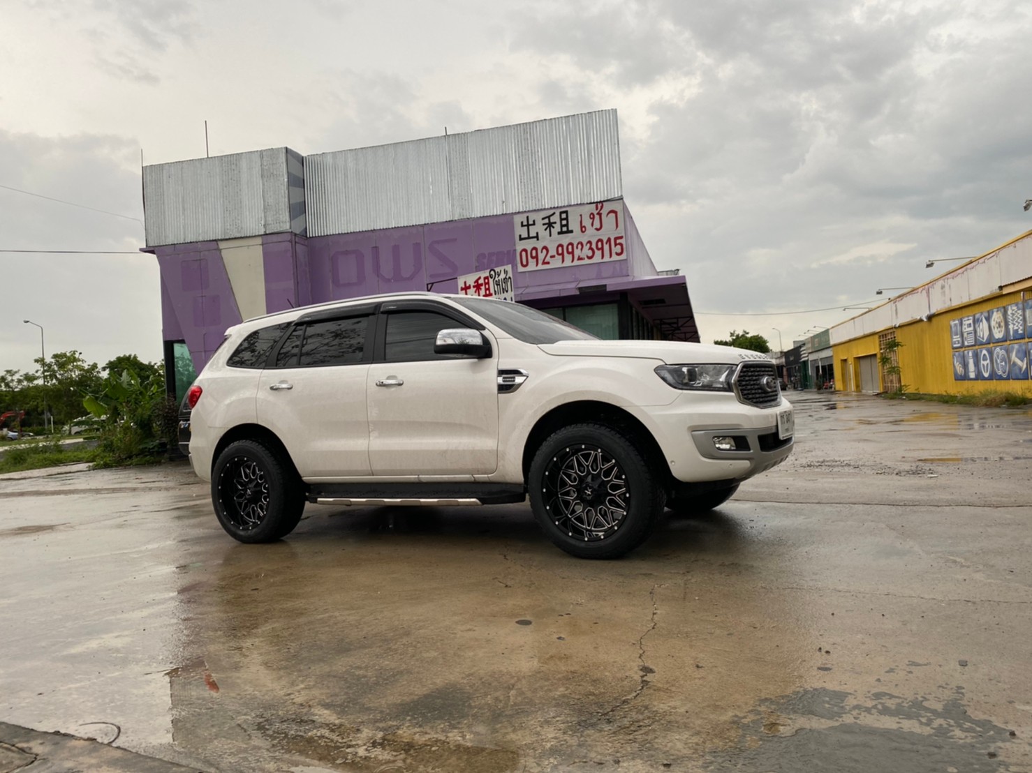 FORD EVEREST แบบไม่ยก