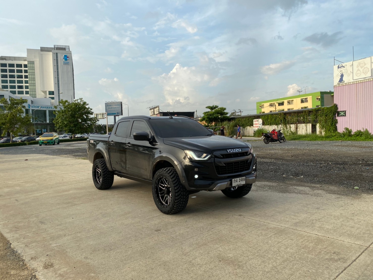 DMAX ขับมาจากสระแก้ว จัดทรงเมกาที่STEP9