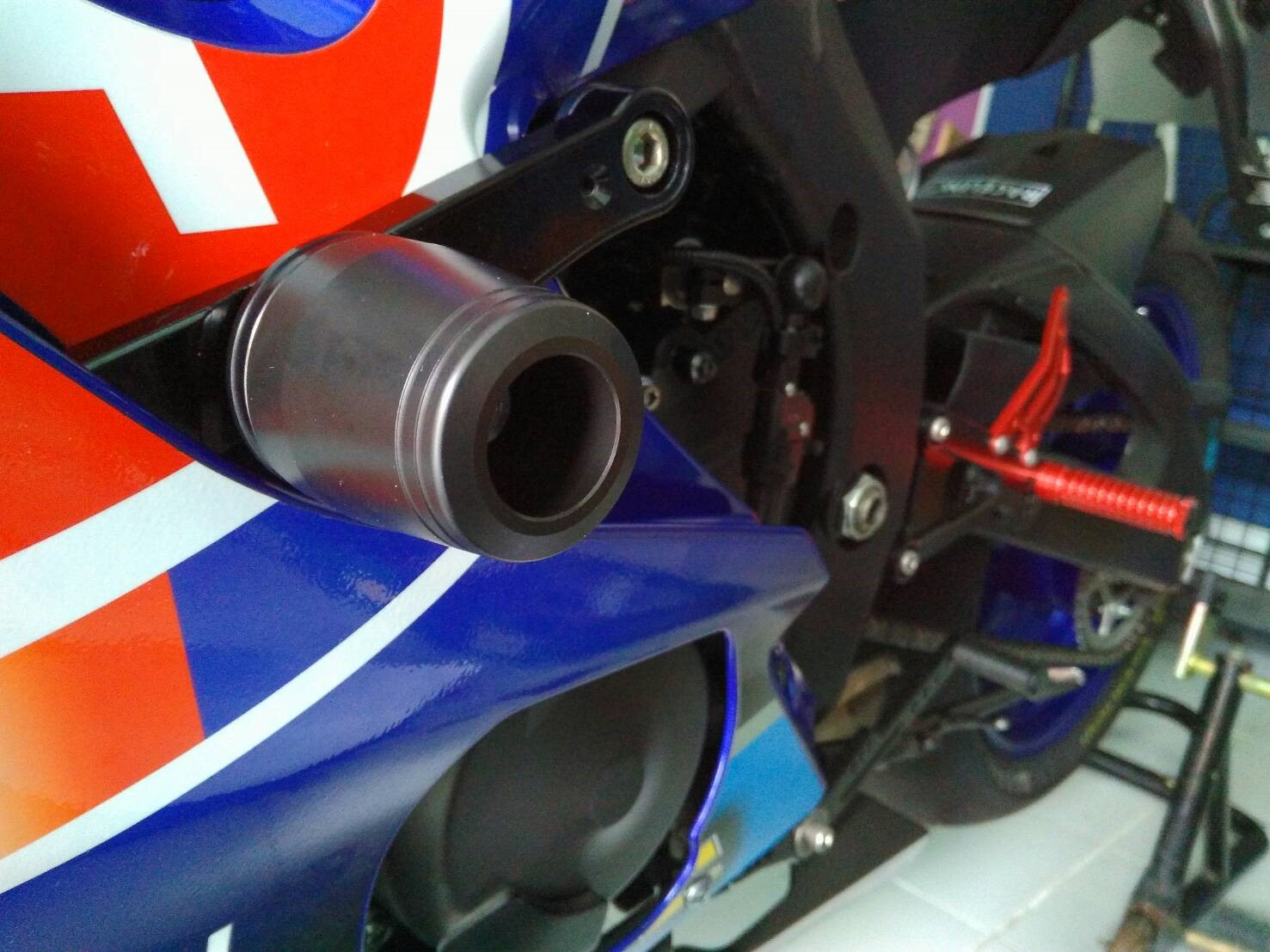 กันล้มข้าง R6 2017-19 Mothracing กันล้มผลิตจากอลูมิเนียมนำเข้า เกรด6061T651 และPOM ติดตั้งง่าย ไม่เจาะแฟริ่ง(65) สีดำ