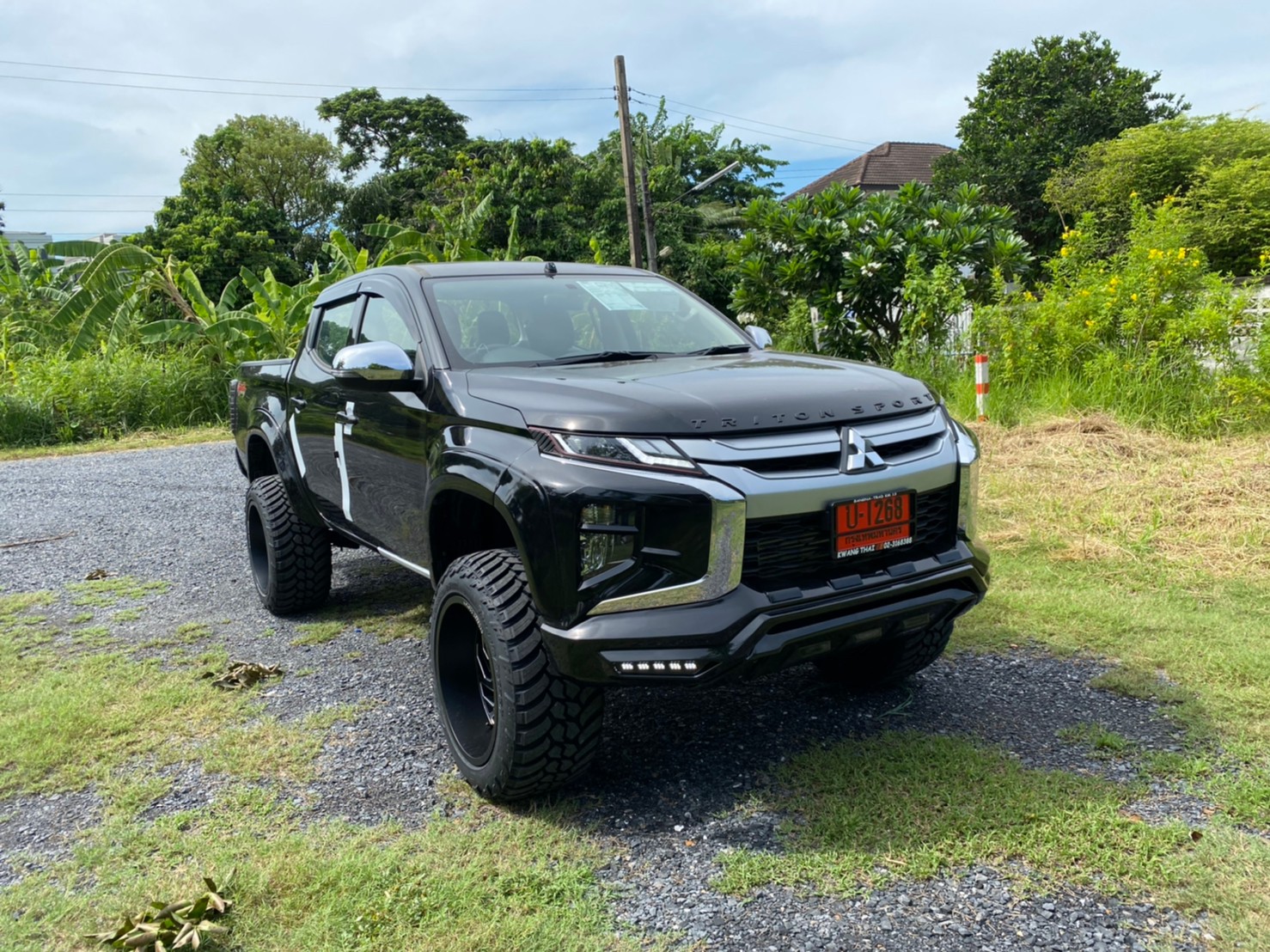 TRITON ป้ายแดงจัดทรงเมกาที่ STEP9