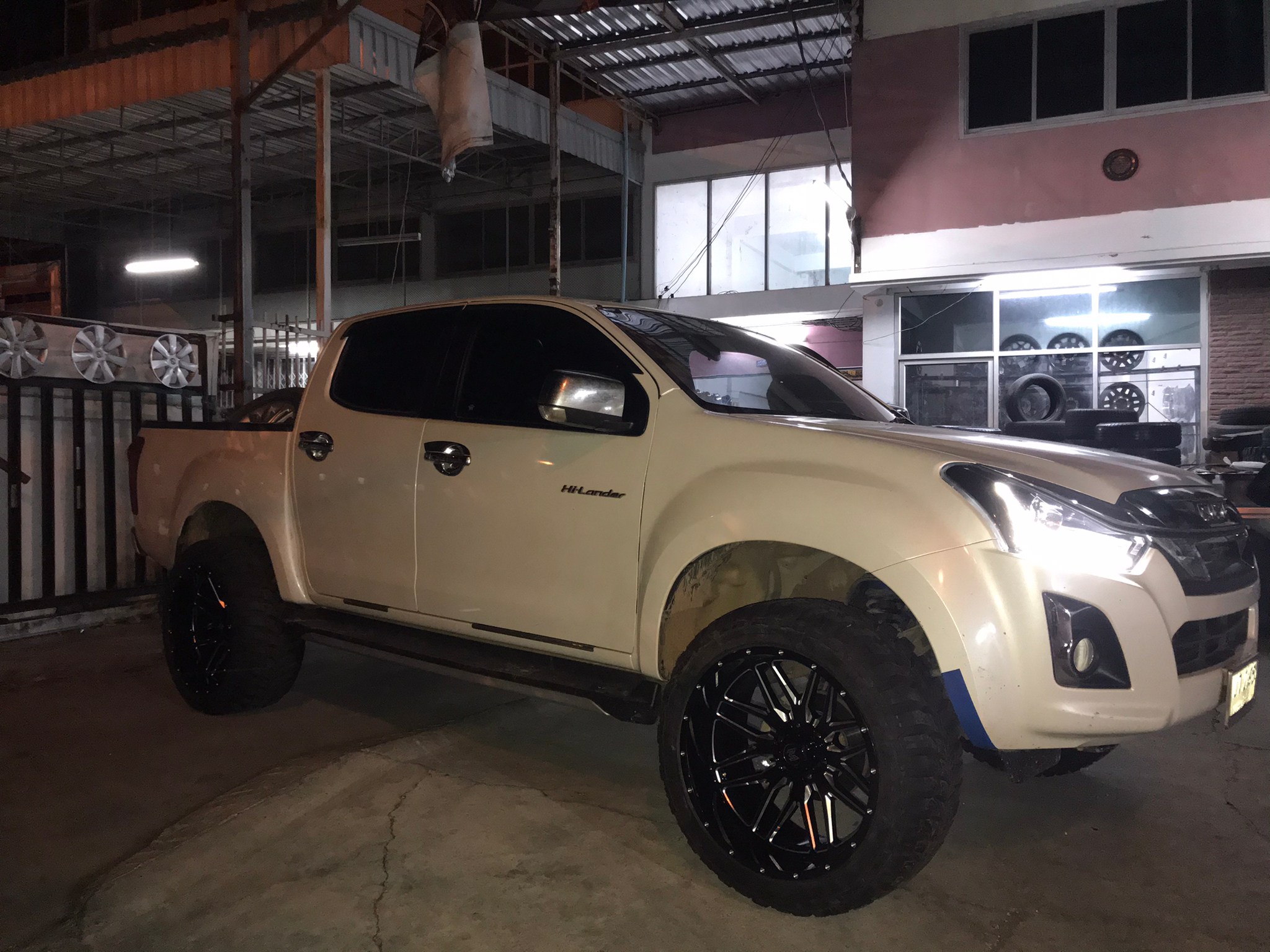 MAGNETIC 22x12 ET-44 CROSSWIND MT 33/12.5R22