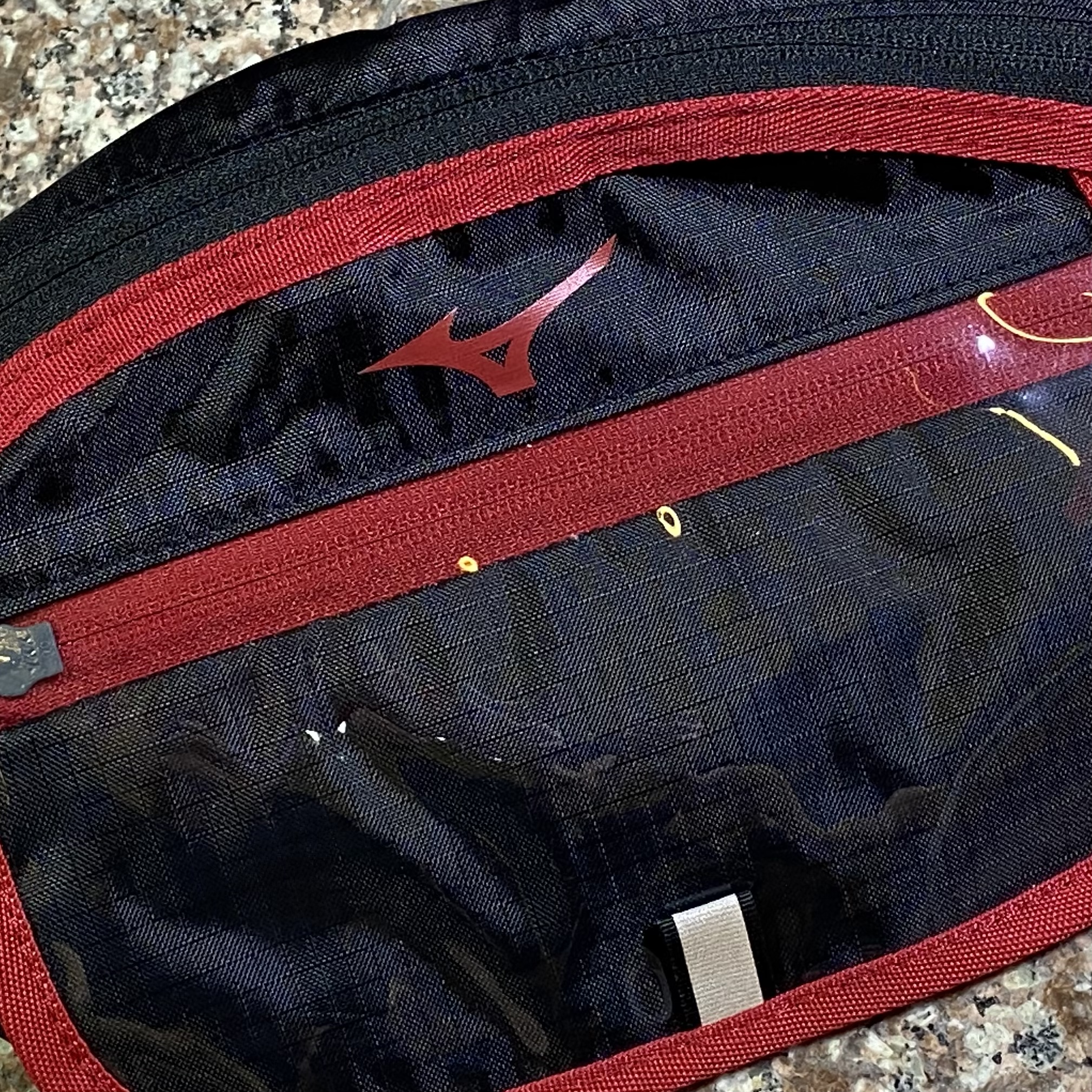 กระเป๋าวิ่ง Mizuno Running Waist Pouch M ‘BLACK/RED’