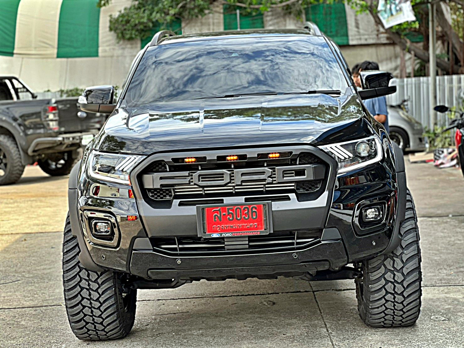 FORD WILDTRAK ชุดแต่งรอบคัน ทรงเมกาที่ STEP9