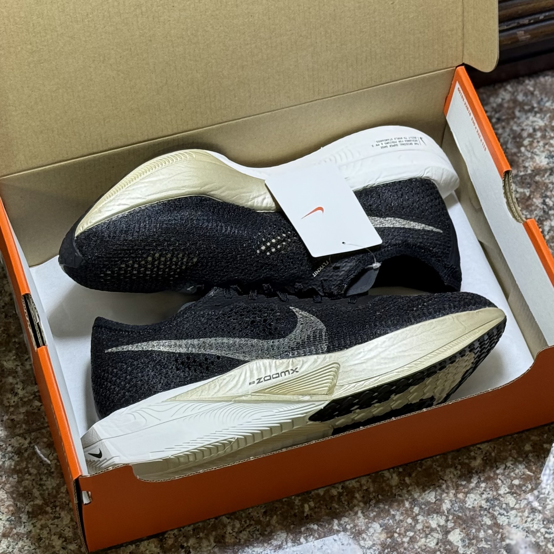 รองเท้าวิ่ง Nike ZoomX Vaporfly Next% 3 (M10/10.5US)