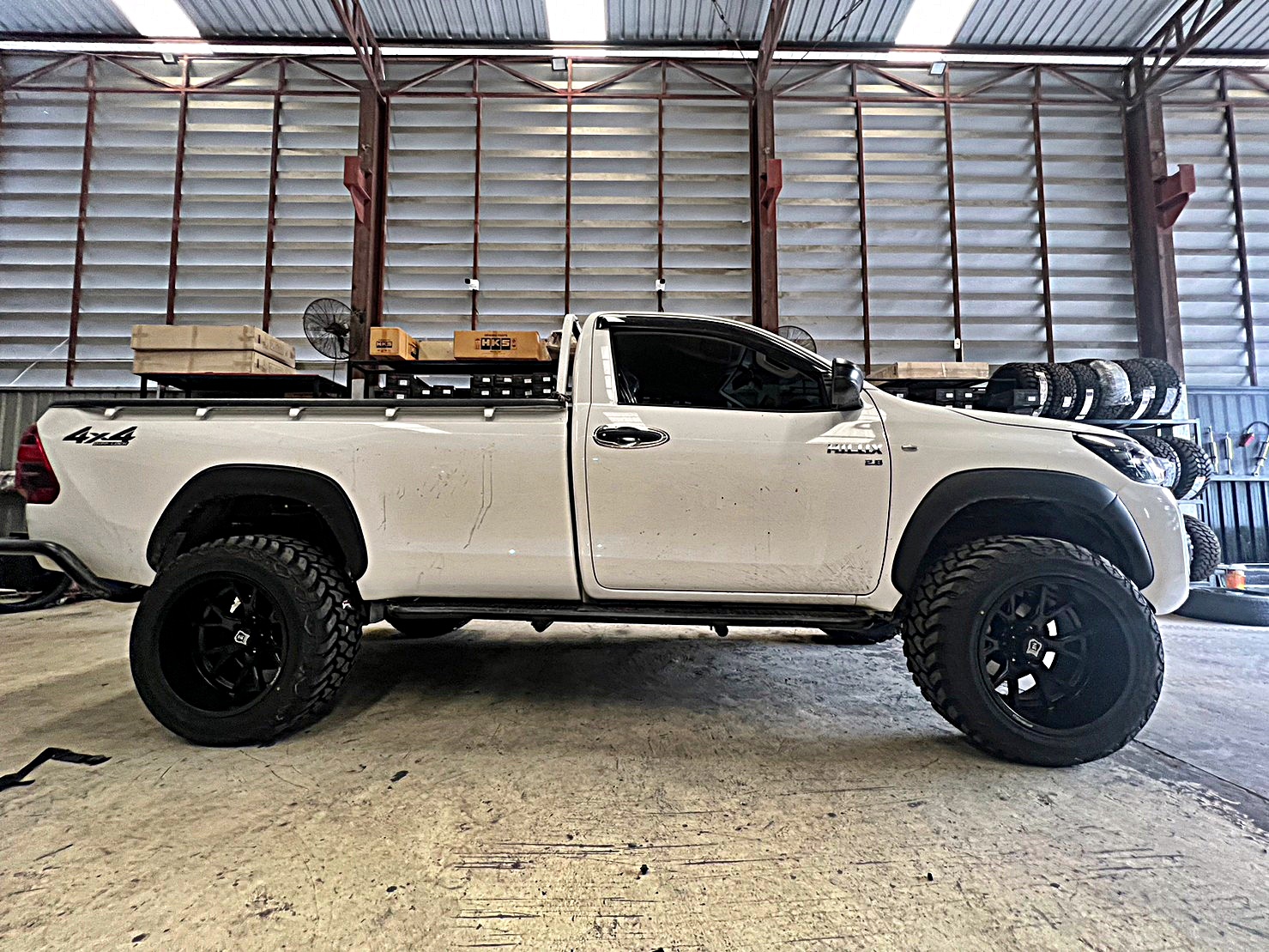 TOYOTA REVO แต่งทรงเมกาที่ STEP9