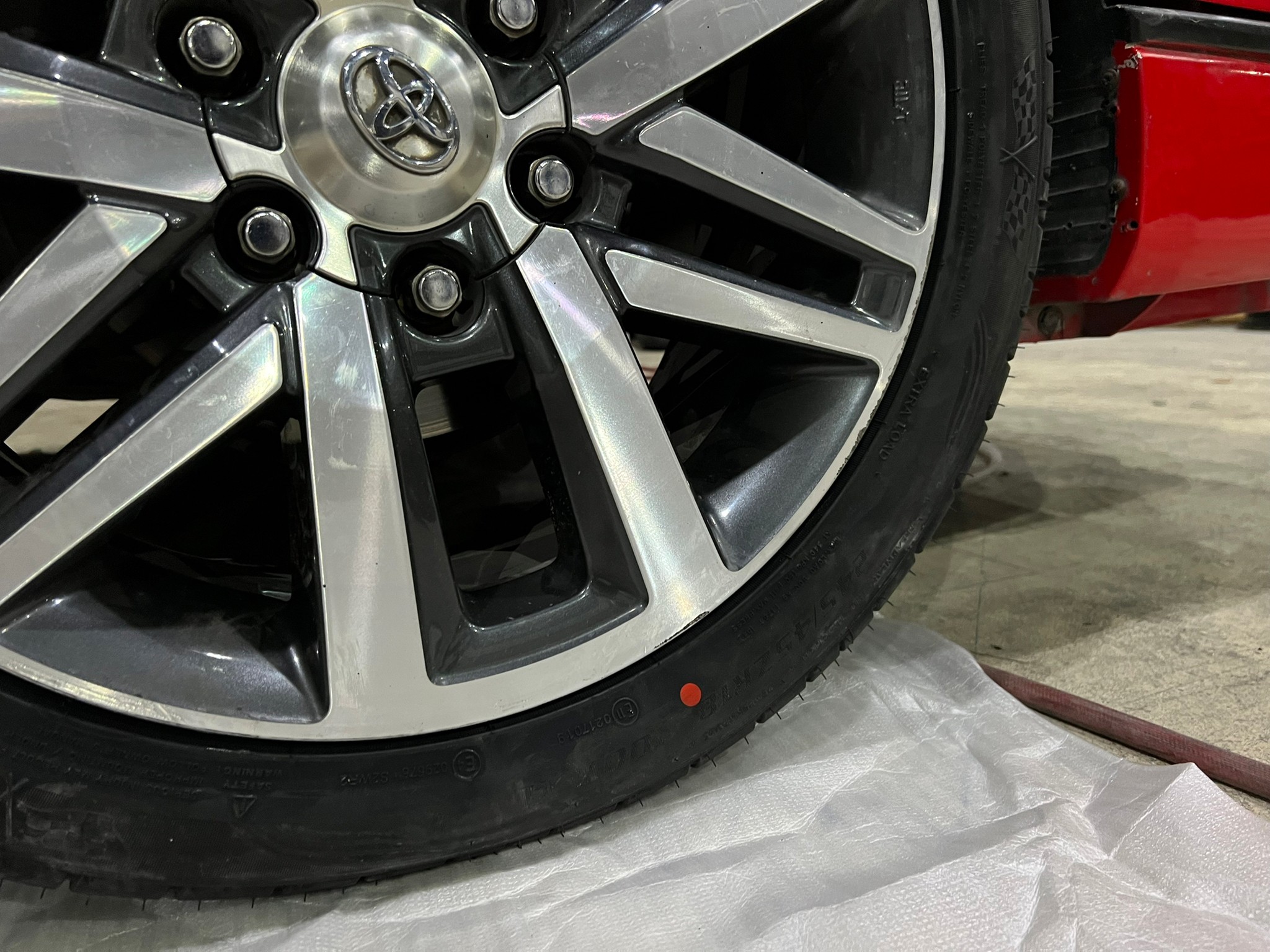 รองเท้าคู่ใหม่ของพี่แดง! OTANI 245/45-18 KC2000