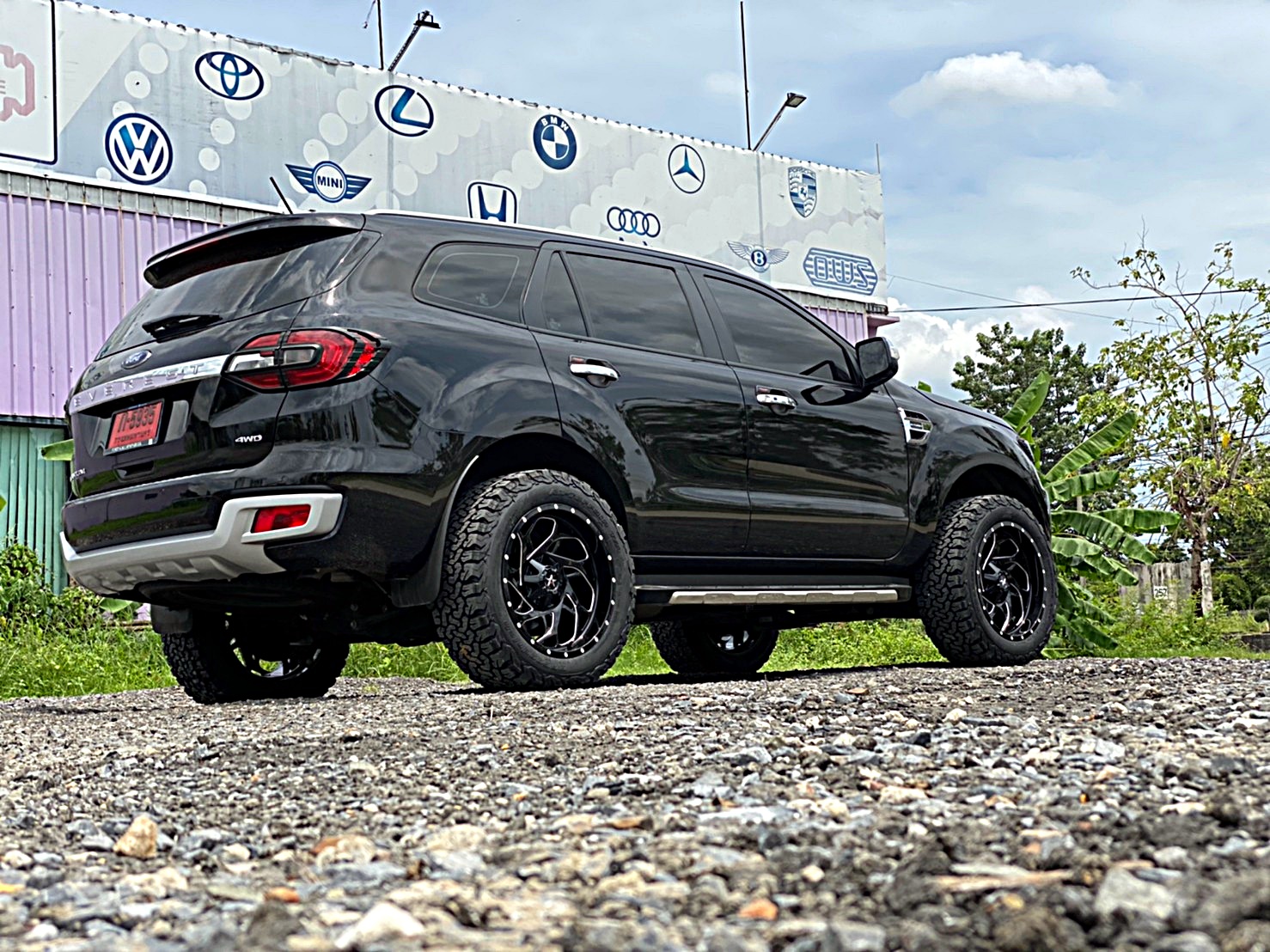 FORD EVEREST ป้ายแดงจัดล้อ20 แบบไม่ยก