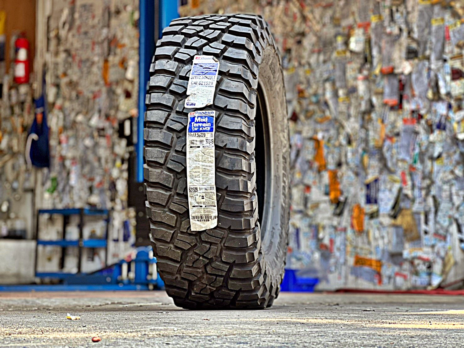 BF GOODRICH KM3 37X12.5R20 ที่ STEP9