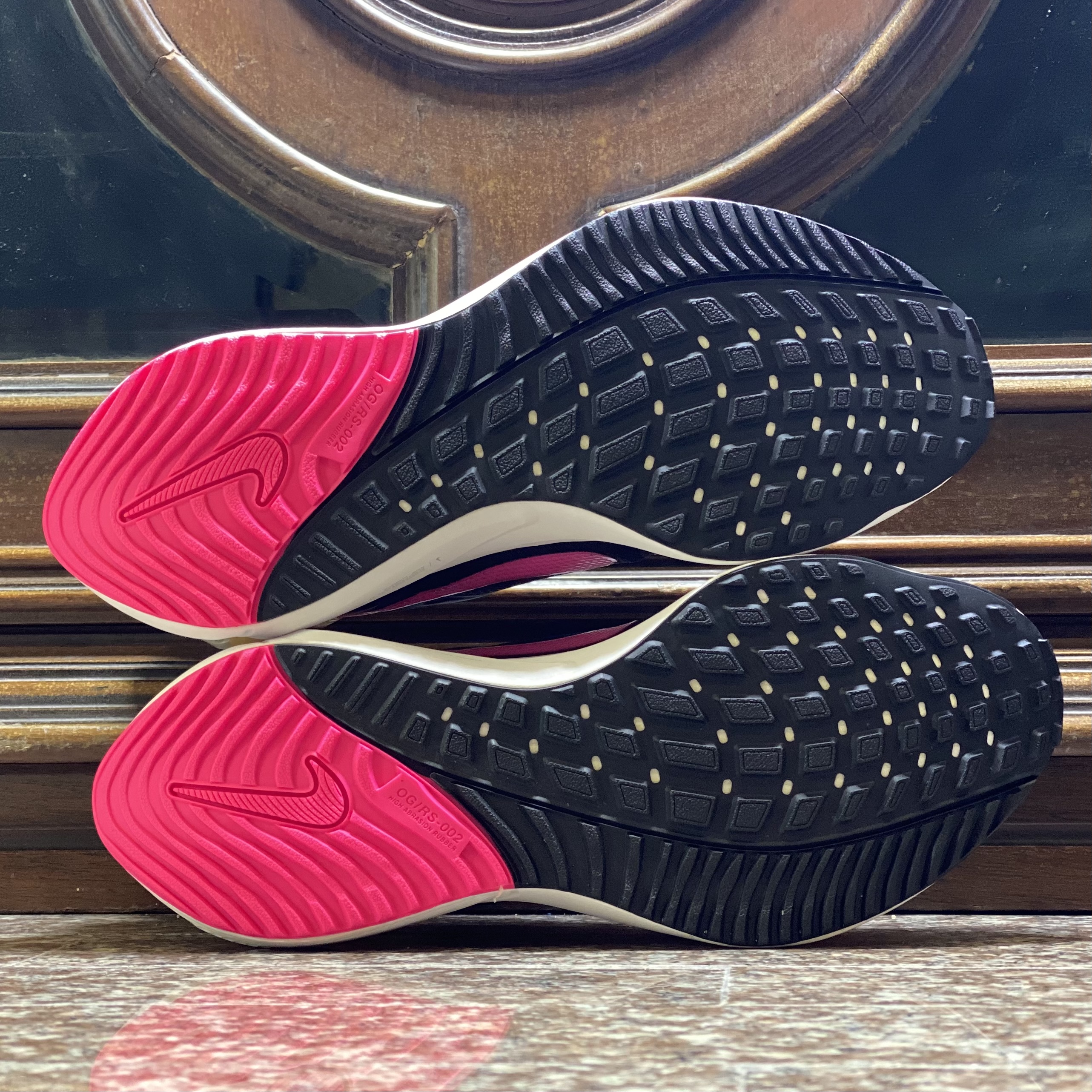 รองเท้าวิ่ง Nike Air ‘ZoomX’ Vomero 16 (W8US)