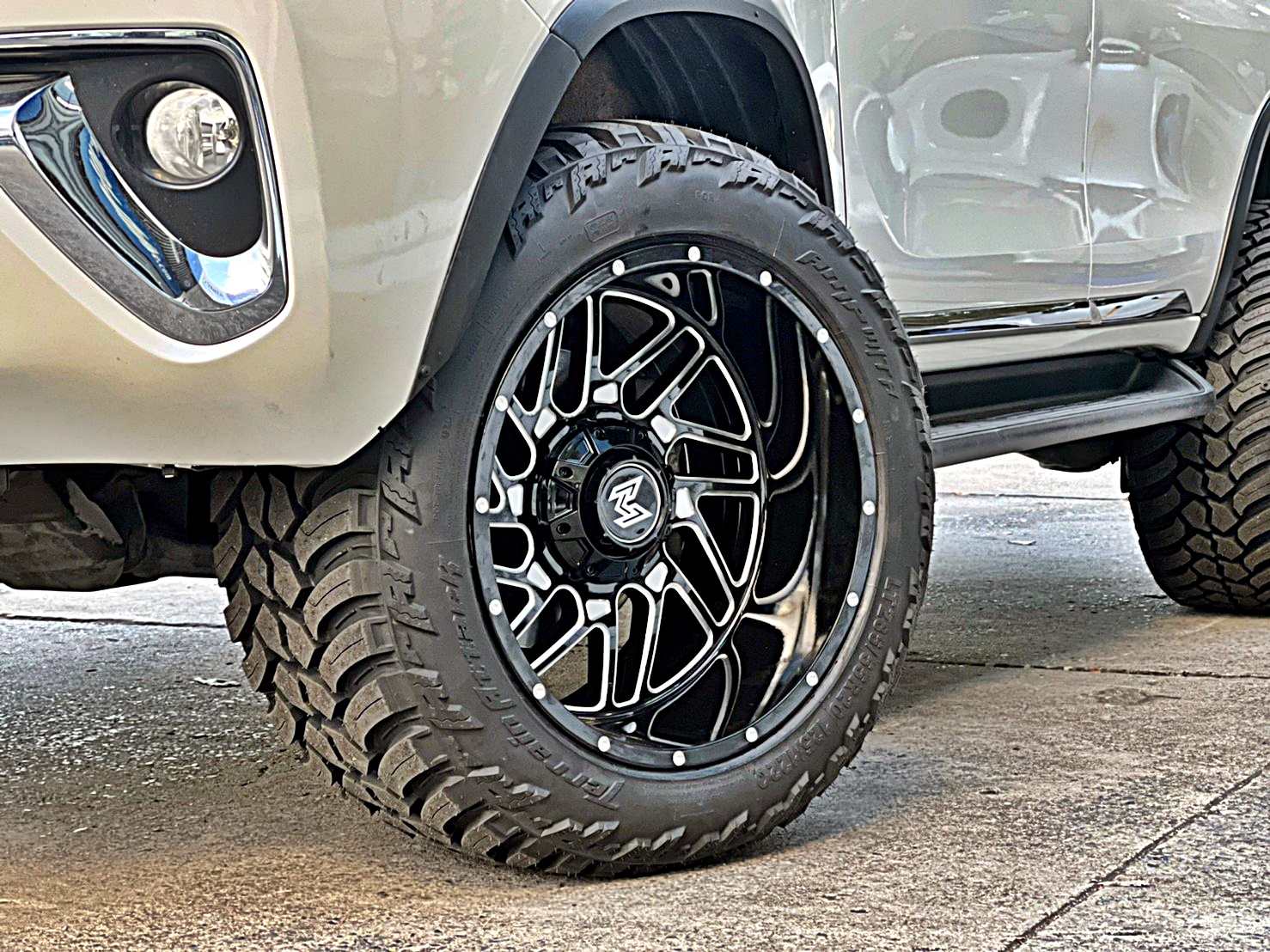 FORTUNER ทรงเมกา ล้อขอบ20 ที่ STEP9