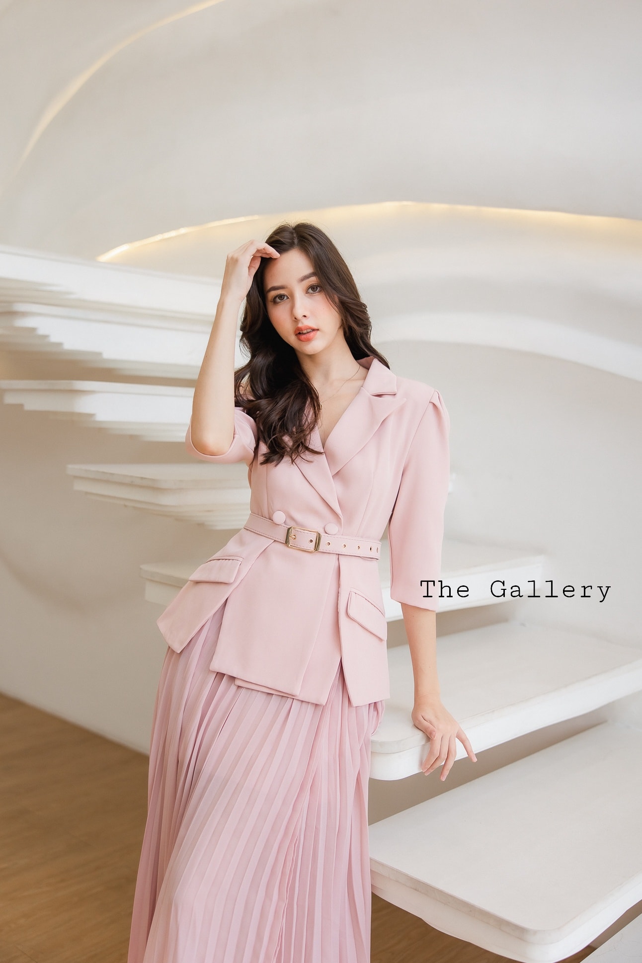 ชุดเซ็ตเสื้อสูทและกระโปรงอัดพลีตพร้อมเข็มขัดในตัว จะออกงานหรือจะแมตซ์ชุดไปทำงาน /ไปเที่ยวต่างประเทศก็ครีเอตลุคสวย