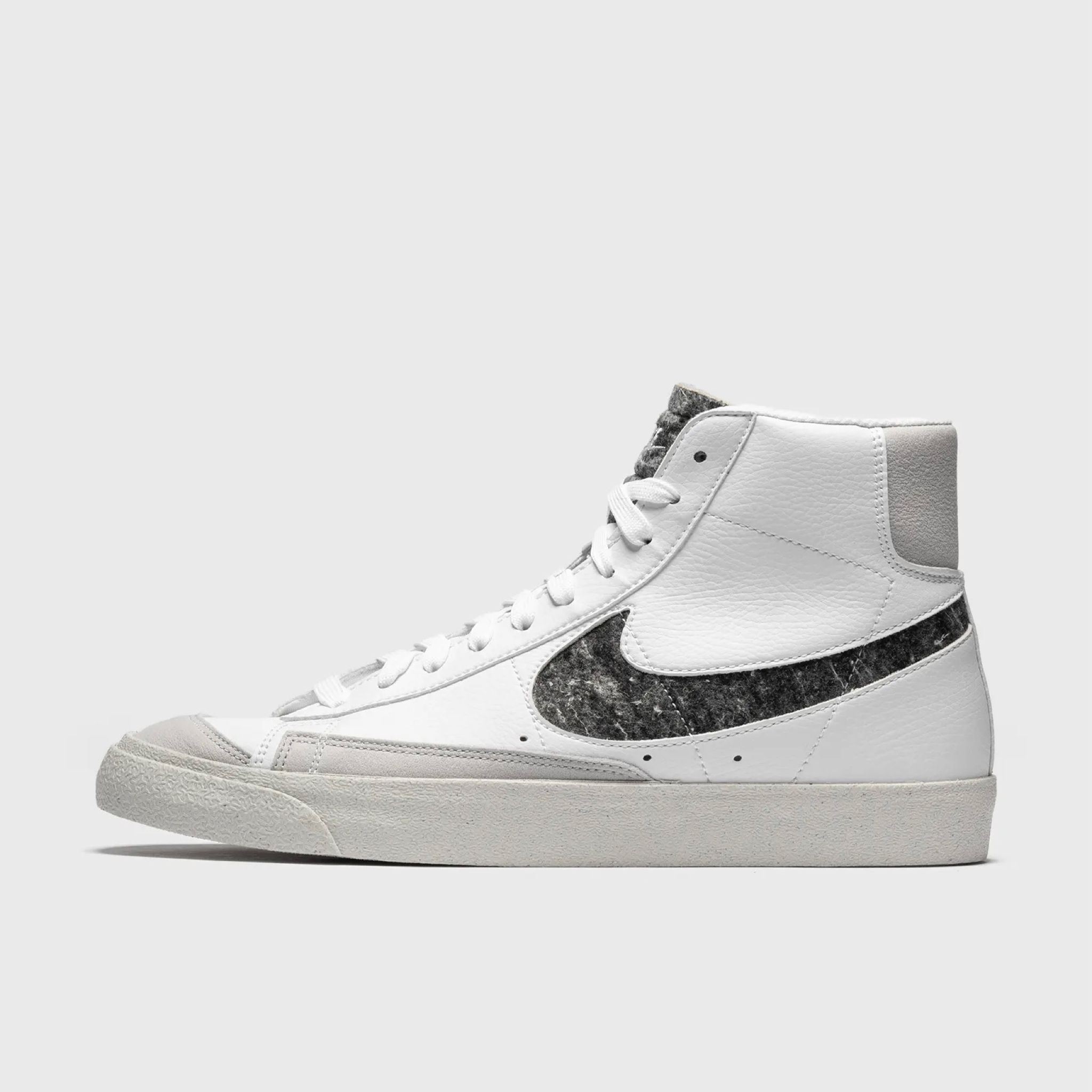 รองเท้า Nike Blazer 77 Mid ‘Vintage’ (M9US)