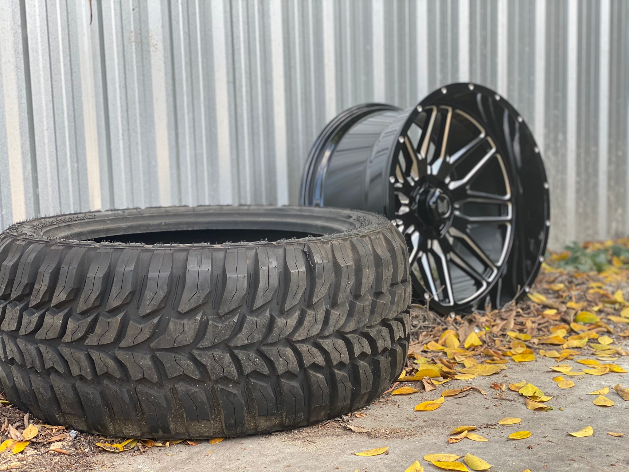 MAGNETIC 22x12 ET-44 CROSSWIND MT 33/12.5R22