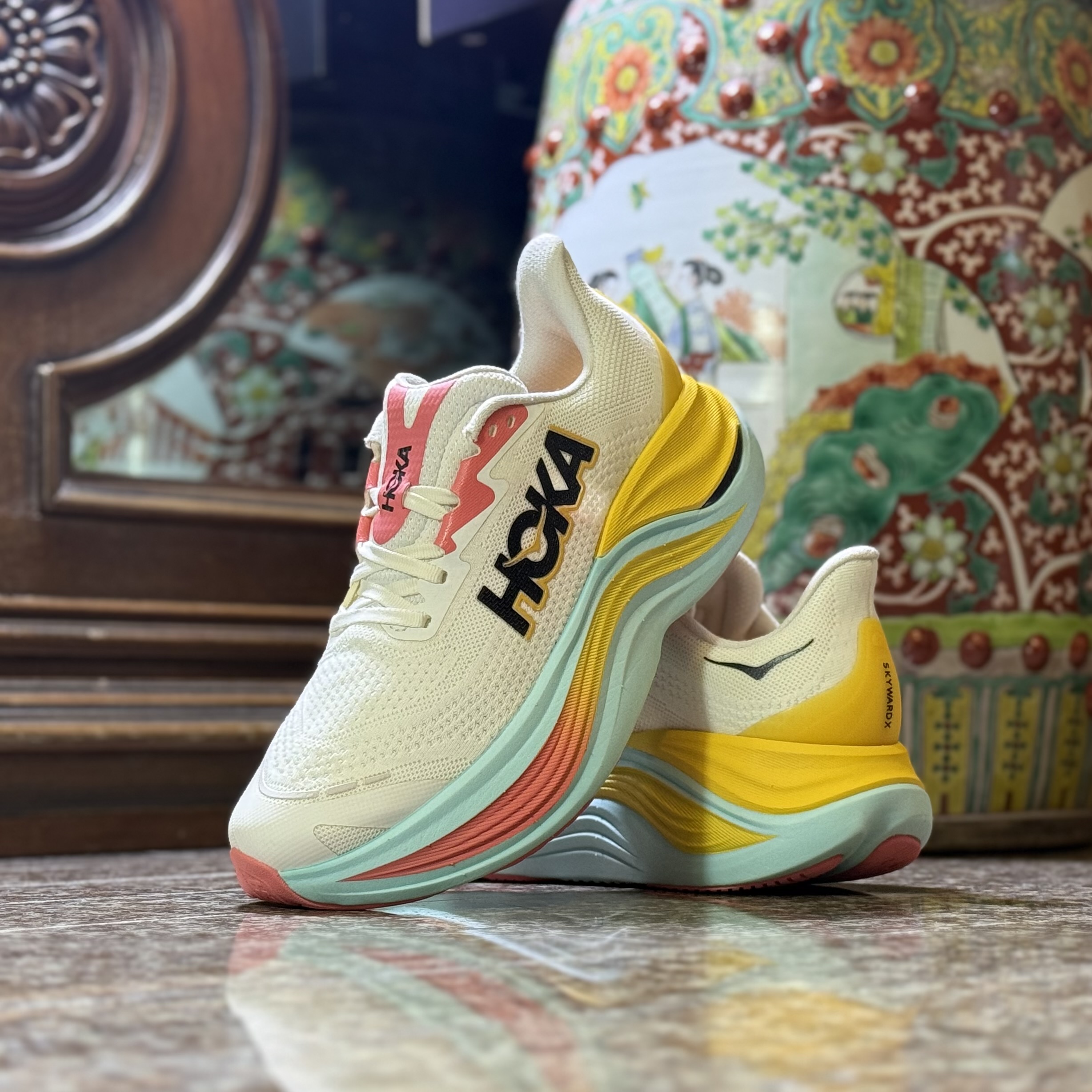 รองเท้าวิ่ง HOKA Skyward X Women #มือ2 (W8.5US)