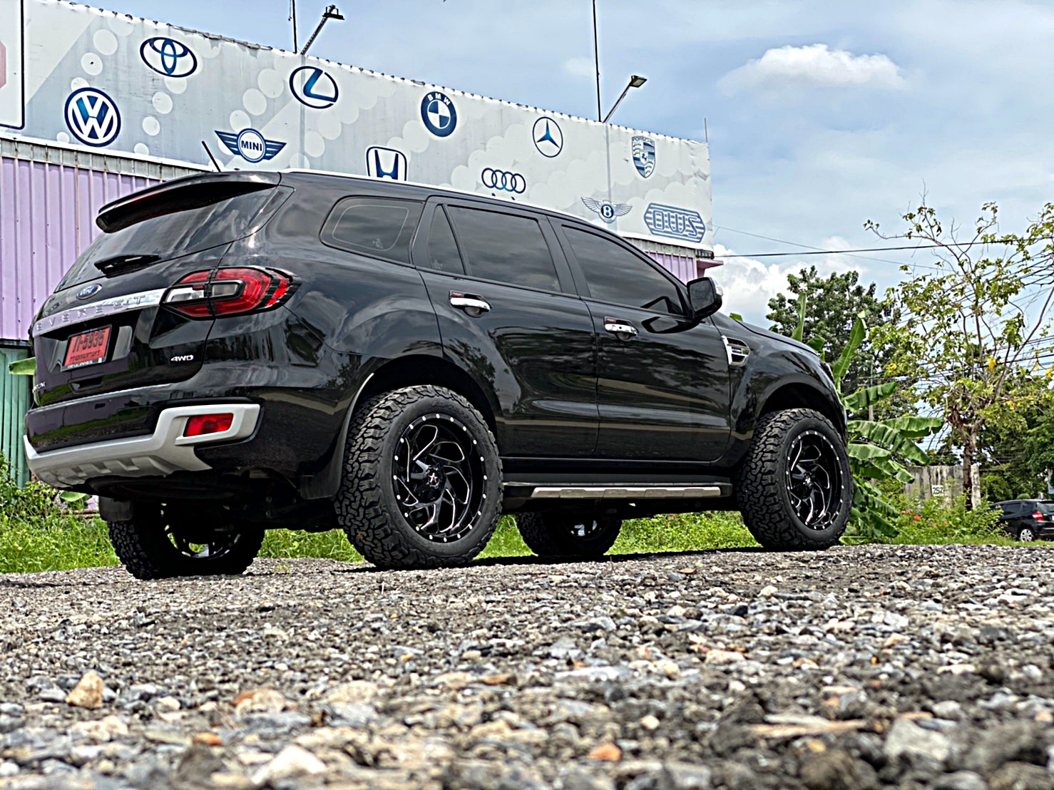 FORD EVEREST ป้ายแดงจัดล้อ20 แบบไม่ยก