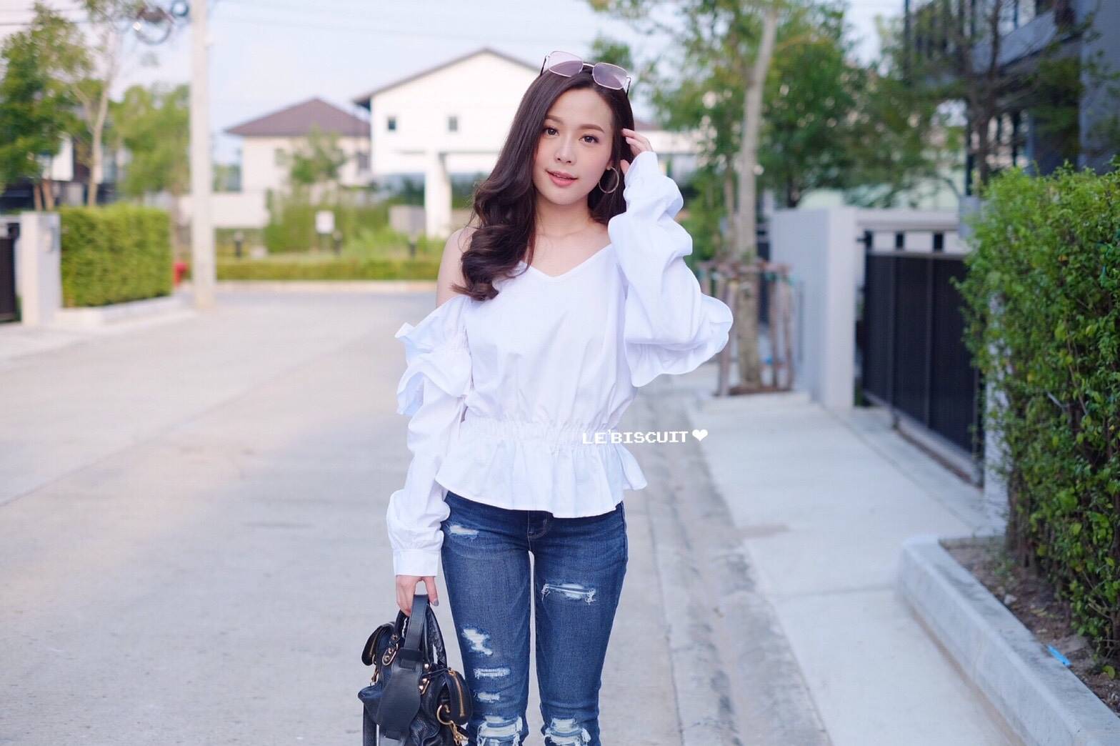 เสื้อสายเดี่ยวต่อแขน