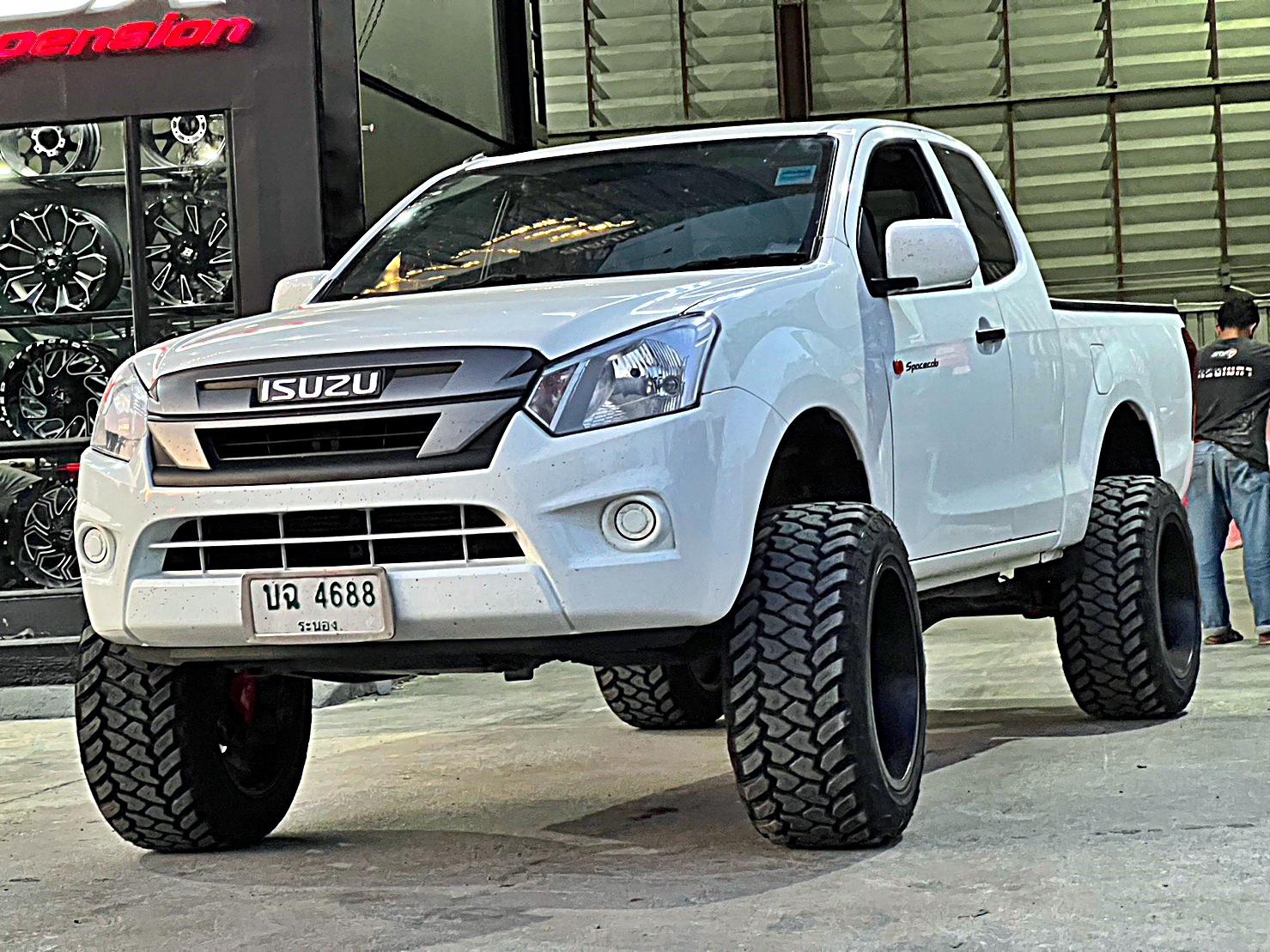 D-MAX ตัวเตี้ย ทำให้เป็นตัวสูง ทรงเมกา
