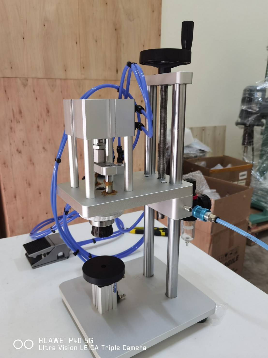 🌈15920 เครื่องหนีบปิดขอบฝาขวดน้ำหอม กึ่งอัตโนมัติ สะดวกไม่ต้องออกแรง รุ่น CYT-01