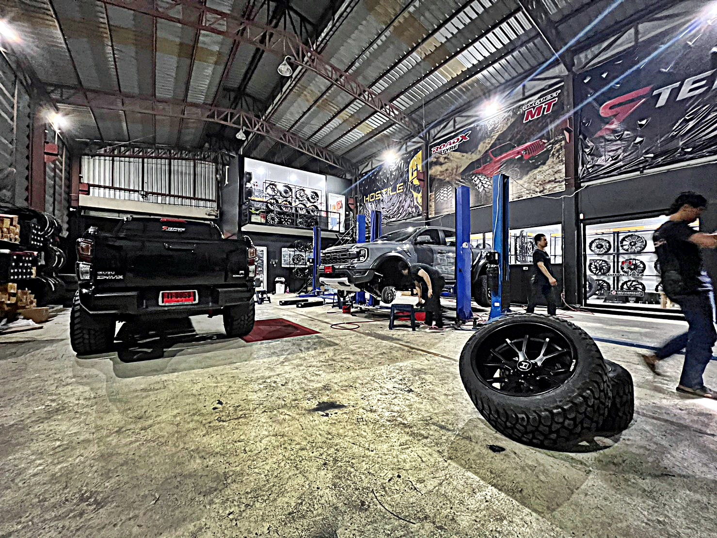 D-MAX ทรงเมกา จัดล้อแท้ HOSTILE ที่ STEP9