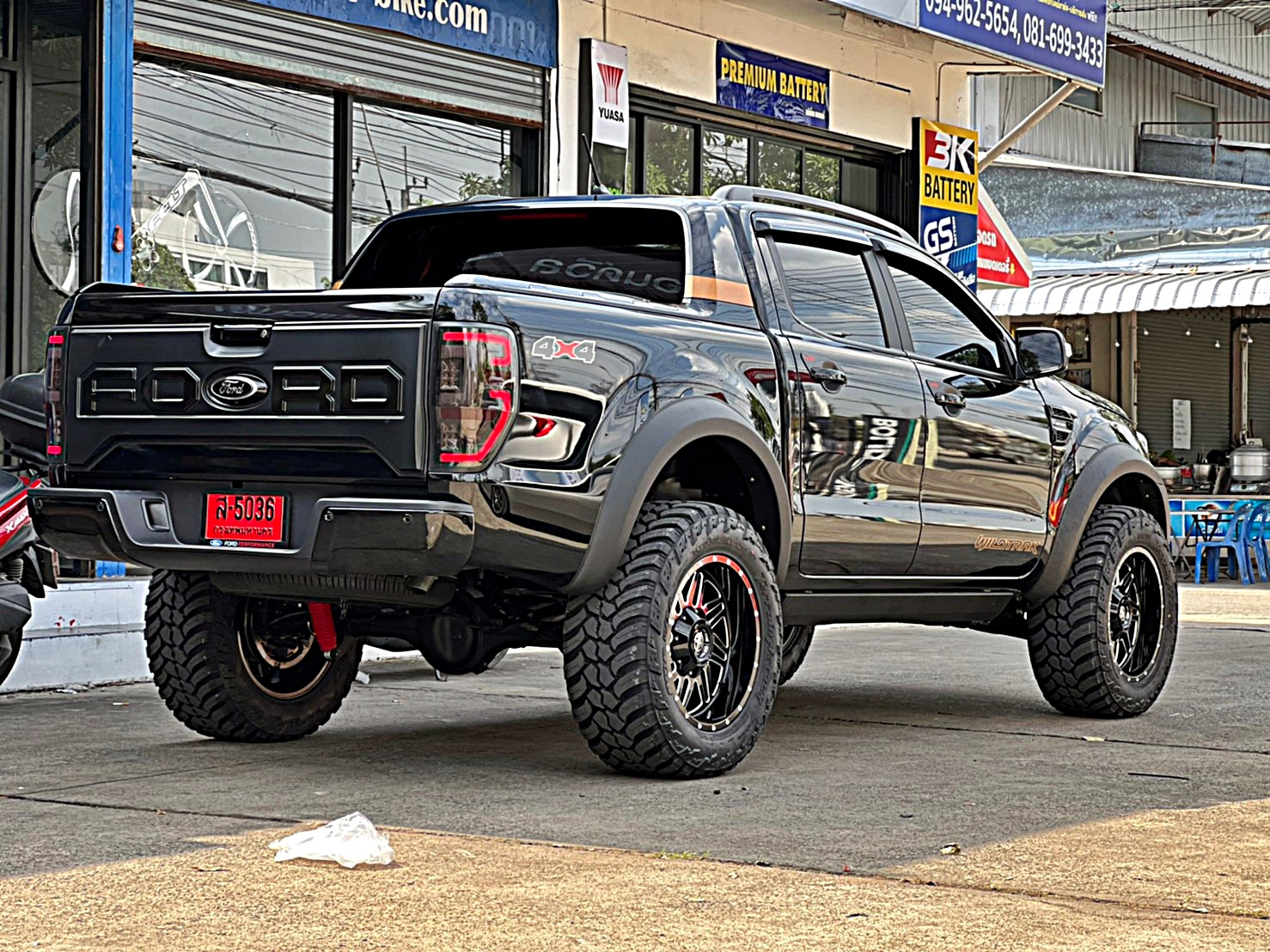 FORD WILDTRAK ชุดแต่งรอบคัน ทรงเมกาที่ STEP9