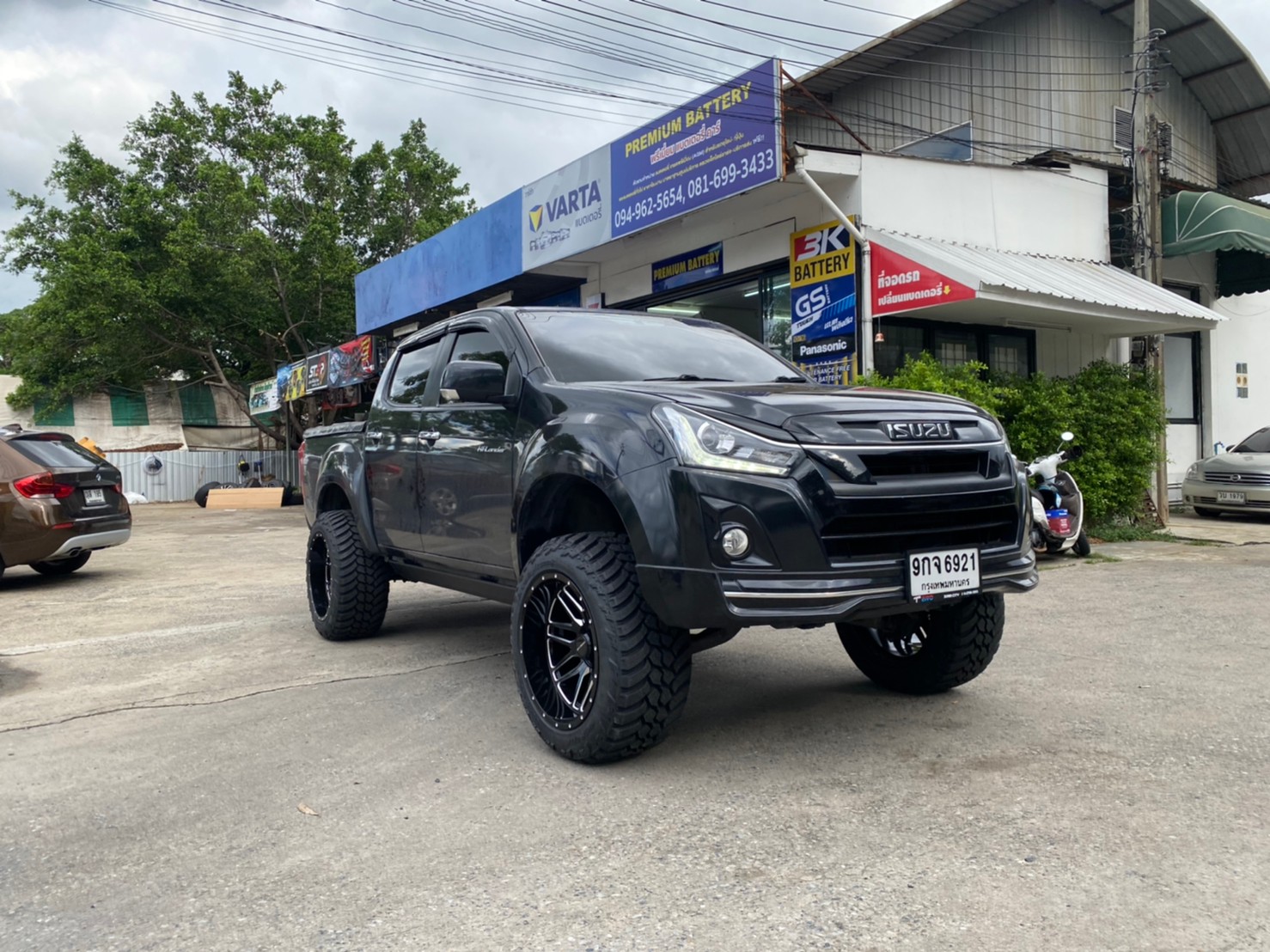 D-MAX จัดทรงเมกา ที่ STEP9 หล่อทุกลำ