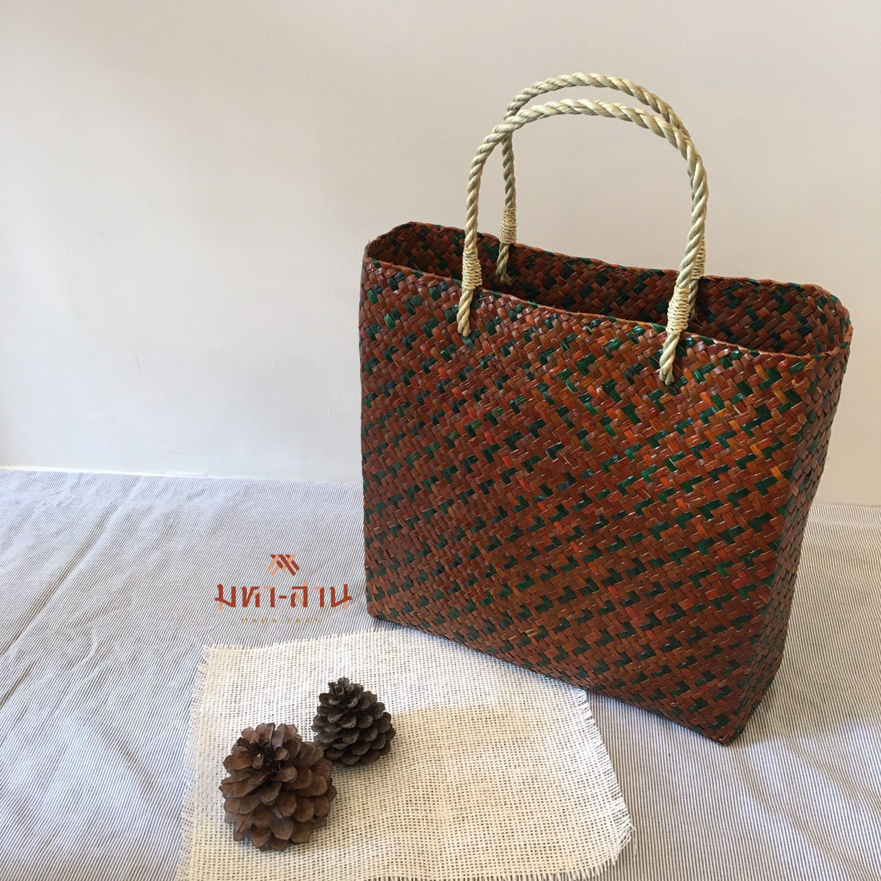 กระเป๋ากระจูด เหลี่ยมสี ขนาดกว้าง13นิ้ว สูง12.5นิ้ว✨