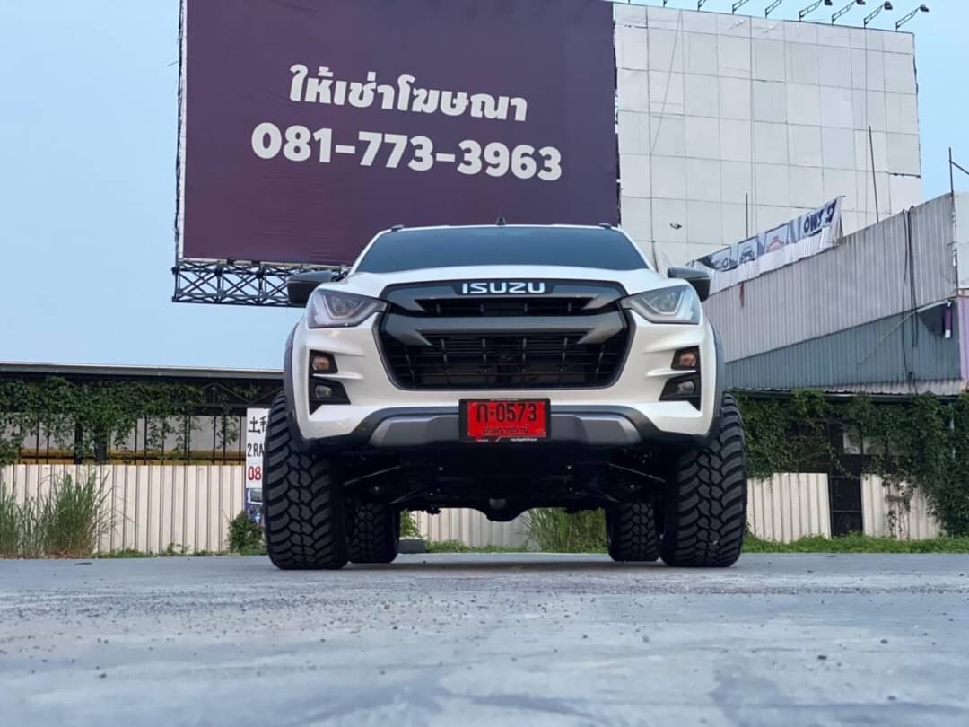 D-MAX มาไกลจากอุบลราชธานี จัดทรงเมกาที่ STEP9