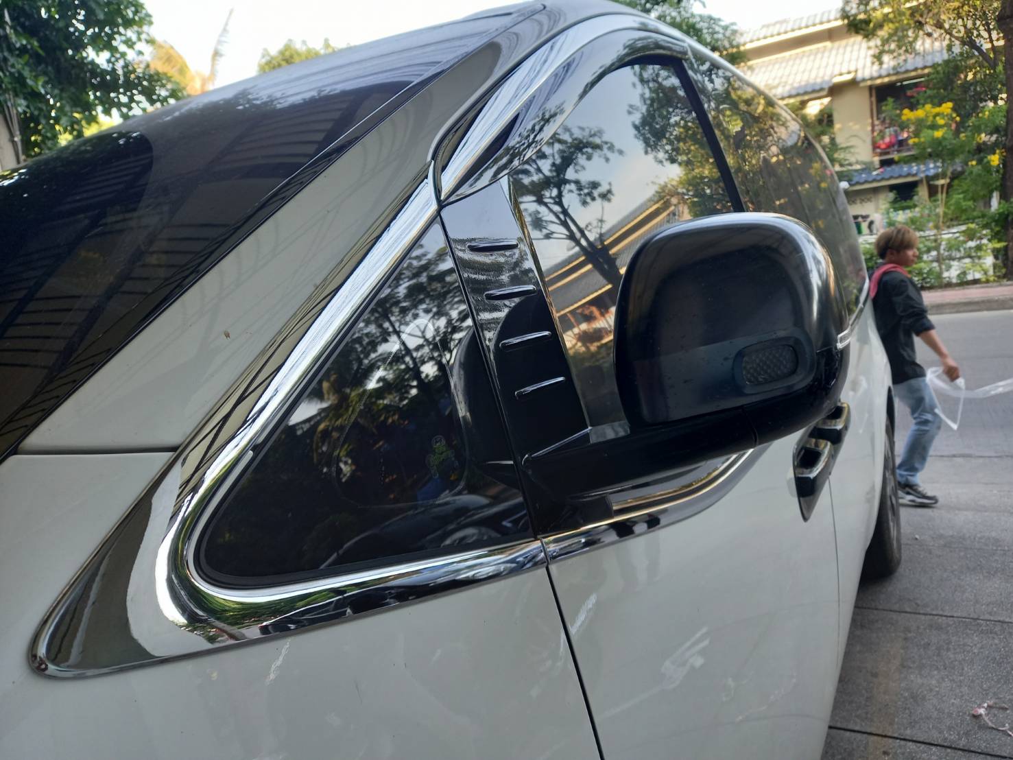 คิ้วกันสาด"ขอบโครเมี่ยม ฮุนไดSTARIA เกรดพรีเมี่ยม นำเข้าจากเกาหลี100%