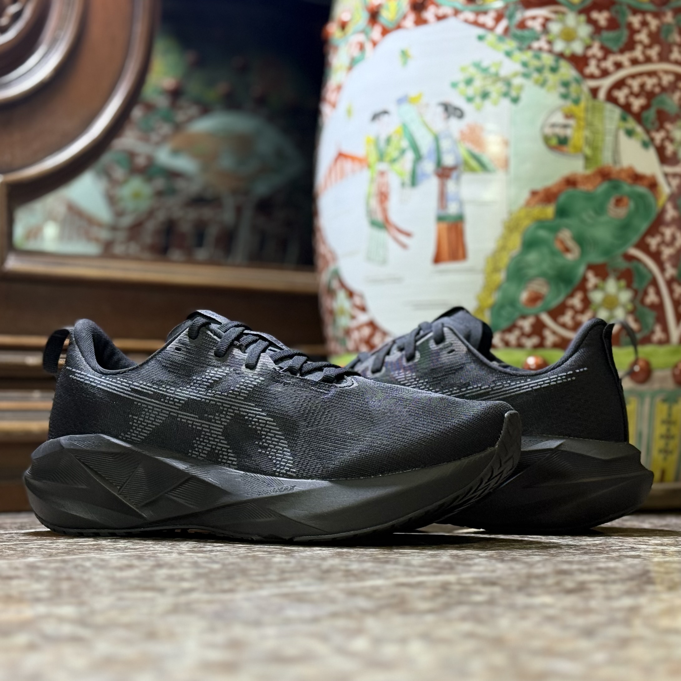 รองเท้าวิ่ง ASICS NovaBlast 5 ‘AllBlack’ (M9.5US)