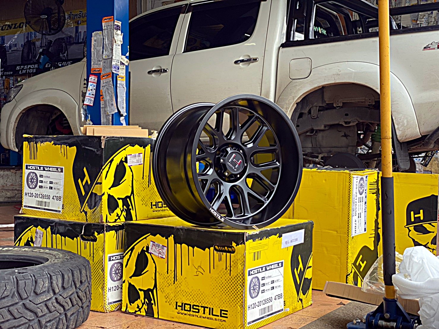 FORD EVEREST ทรงเมกา ล้อ HOSTILE H120 โคตรหล่อ