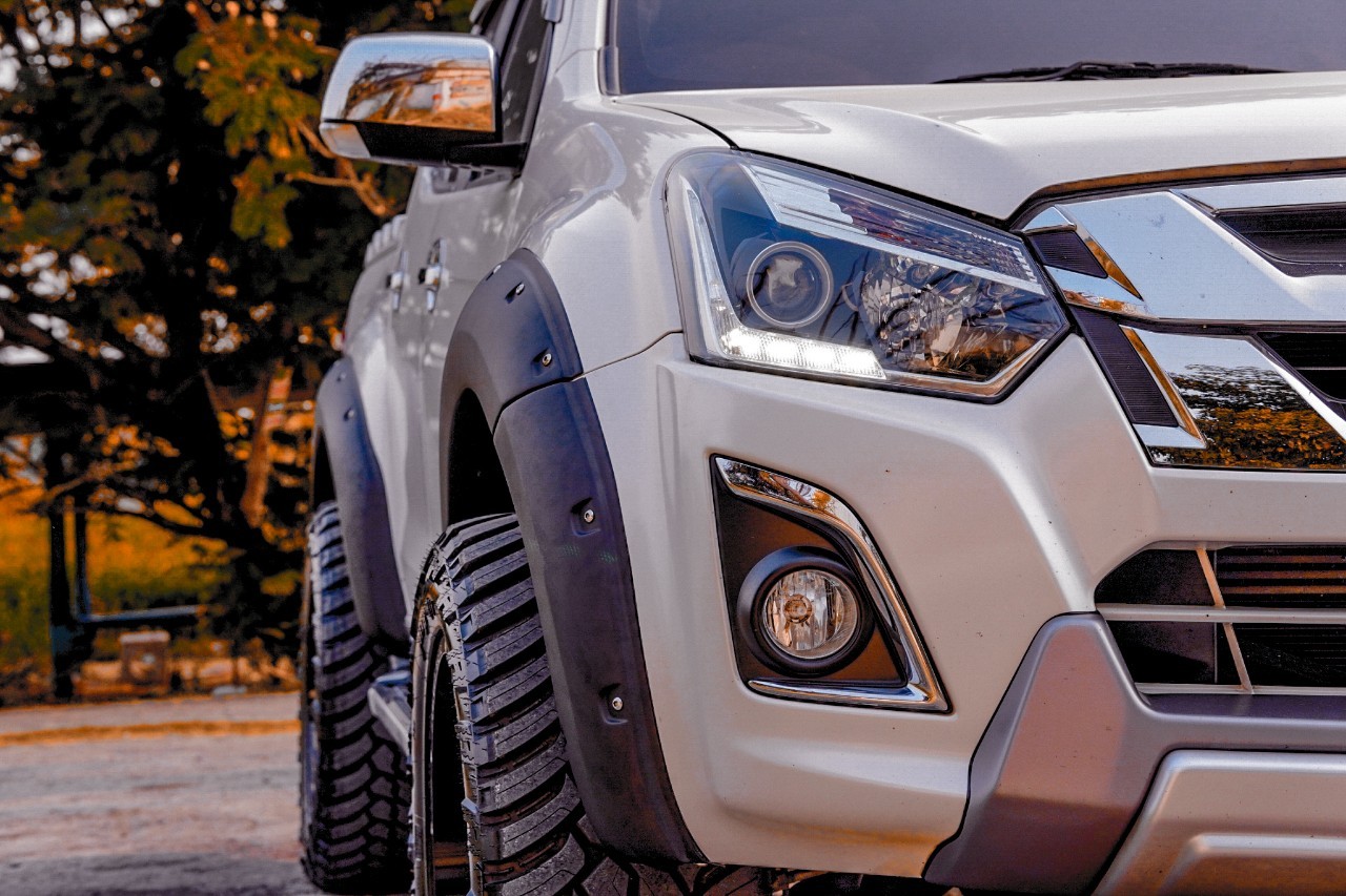 ISUZU D-MAX แต่งเมกา โคตรหล่อที่ STEP9