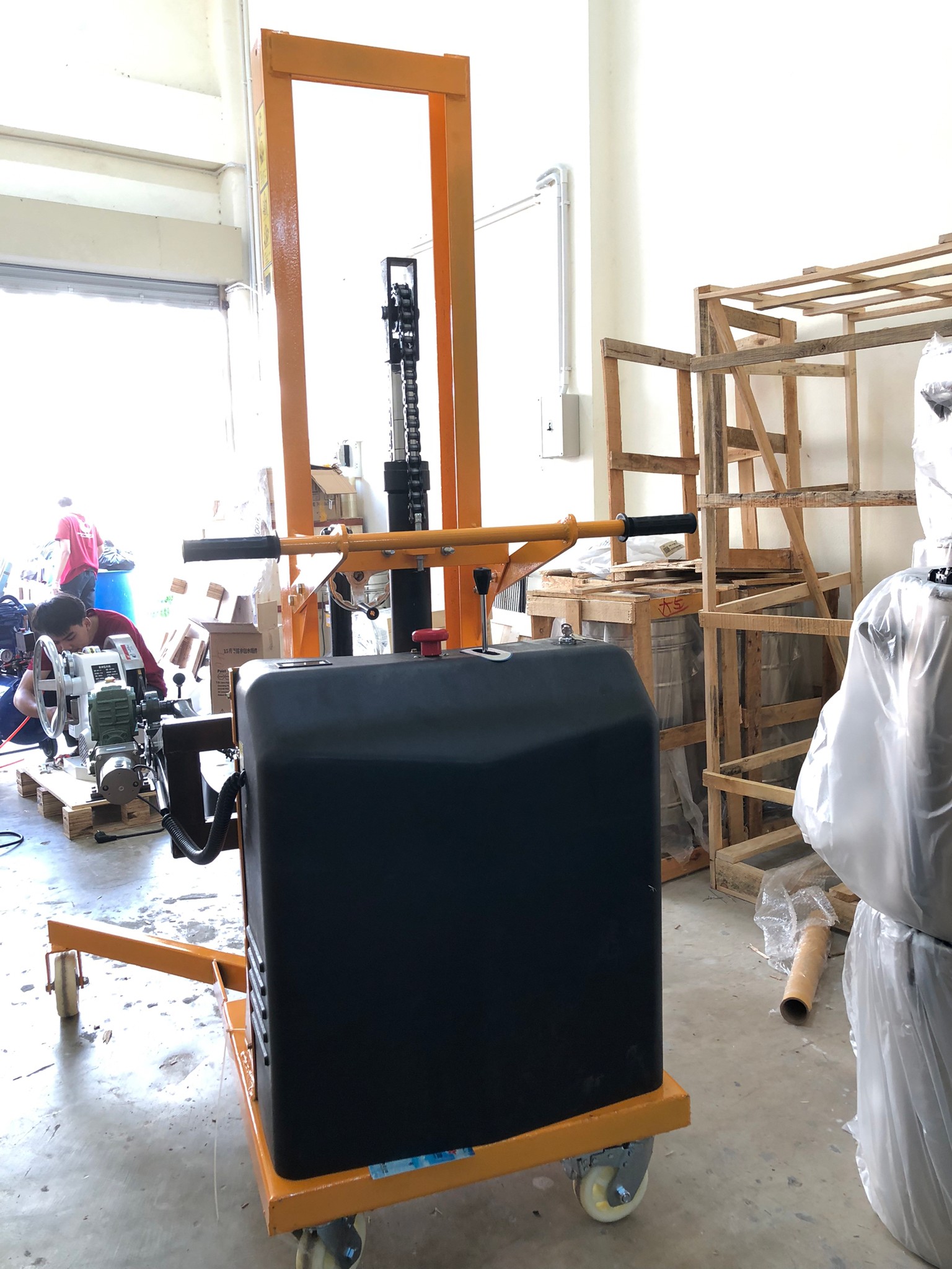 รถยกถังน้ำมันไฟฟ้าและรถยกถังน้ำมันหมุนเทไฟฟ้า รุ่น DT300/DTF300 Electric Drum Stacker