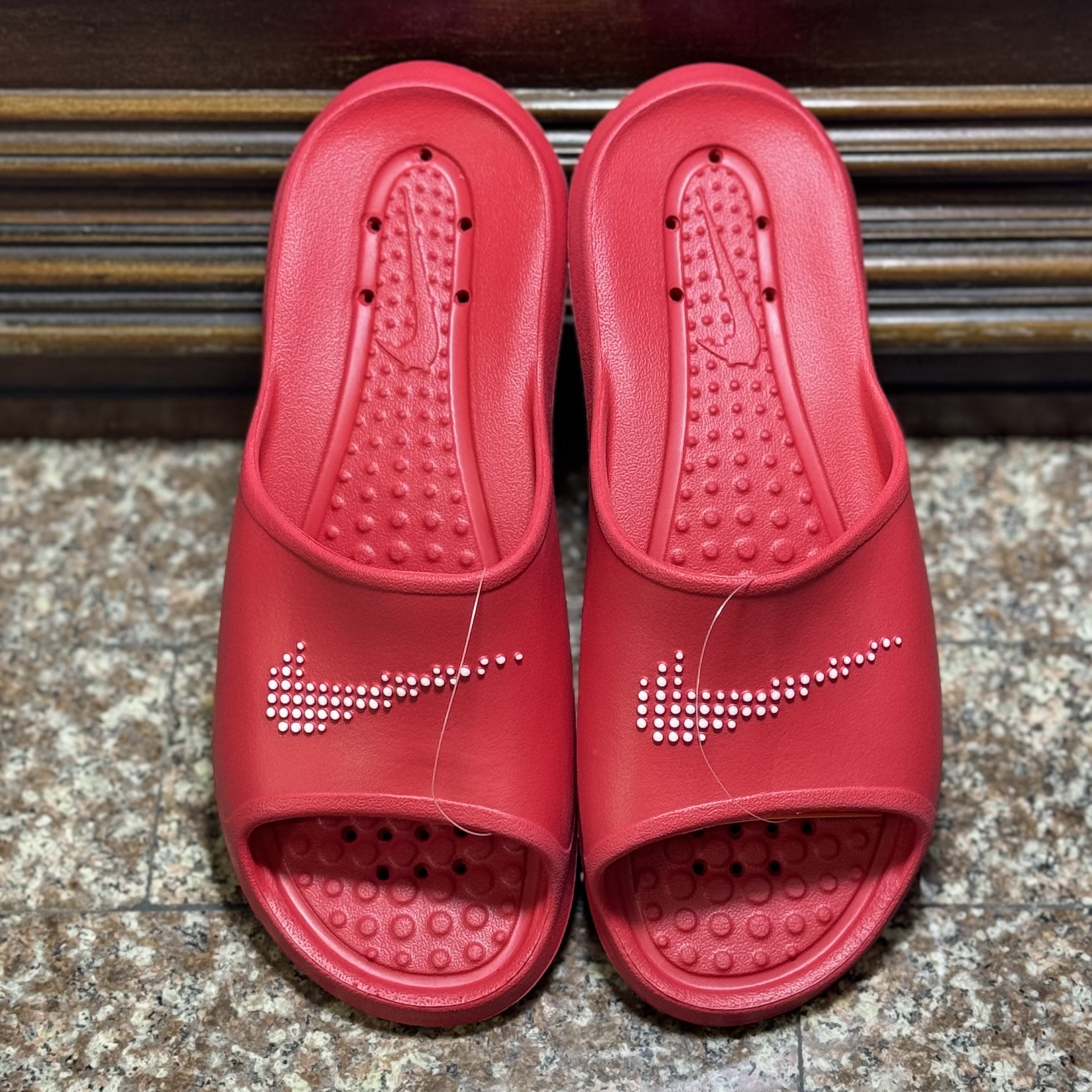 รองเท้า Nike Victory One Shower Slide (M7/8US)