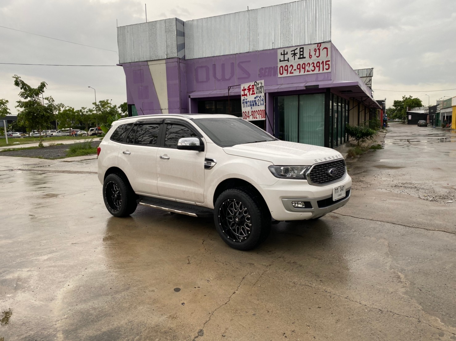 FORD EVEREST แบบไม่ยก