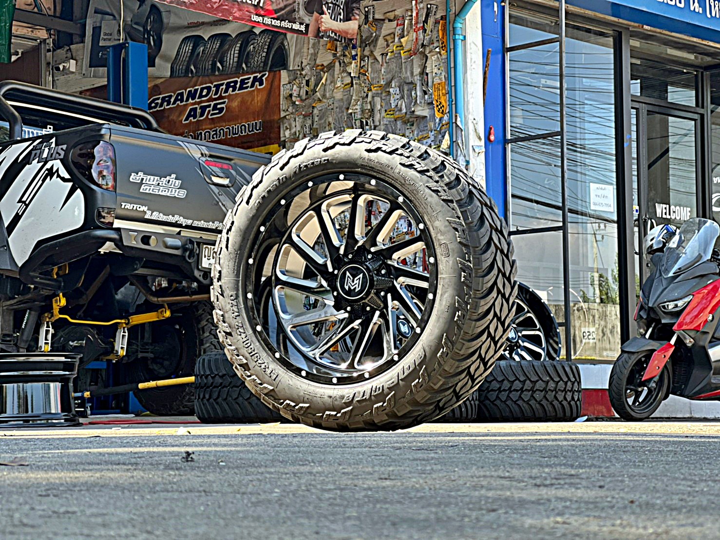 TRITON ทรงเมกา ที่ STEP9