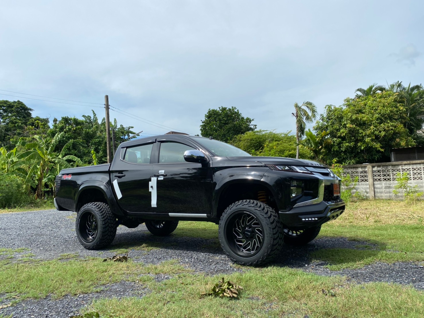 TRITON ป้ายแดงจัดทรงเมกาที่ STEP9