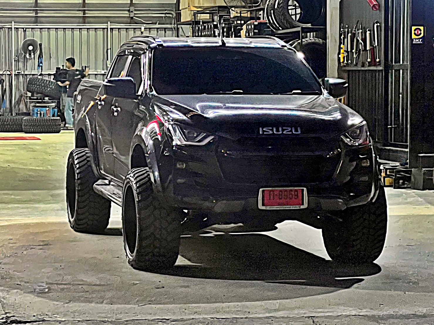 D-MAX ทรงเมกา จัดล้อแท้ HOSTILE ที่ STEP9