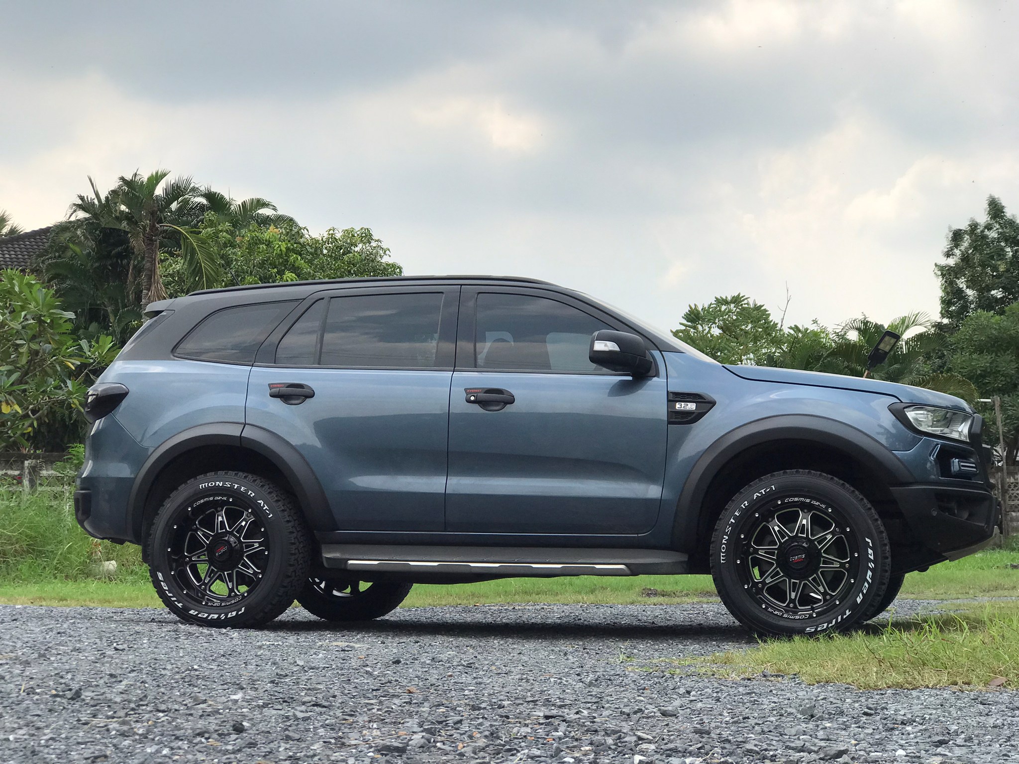 FORD EVEREST ล้อ COSMIS CROWN ผลงานจาก STEP9