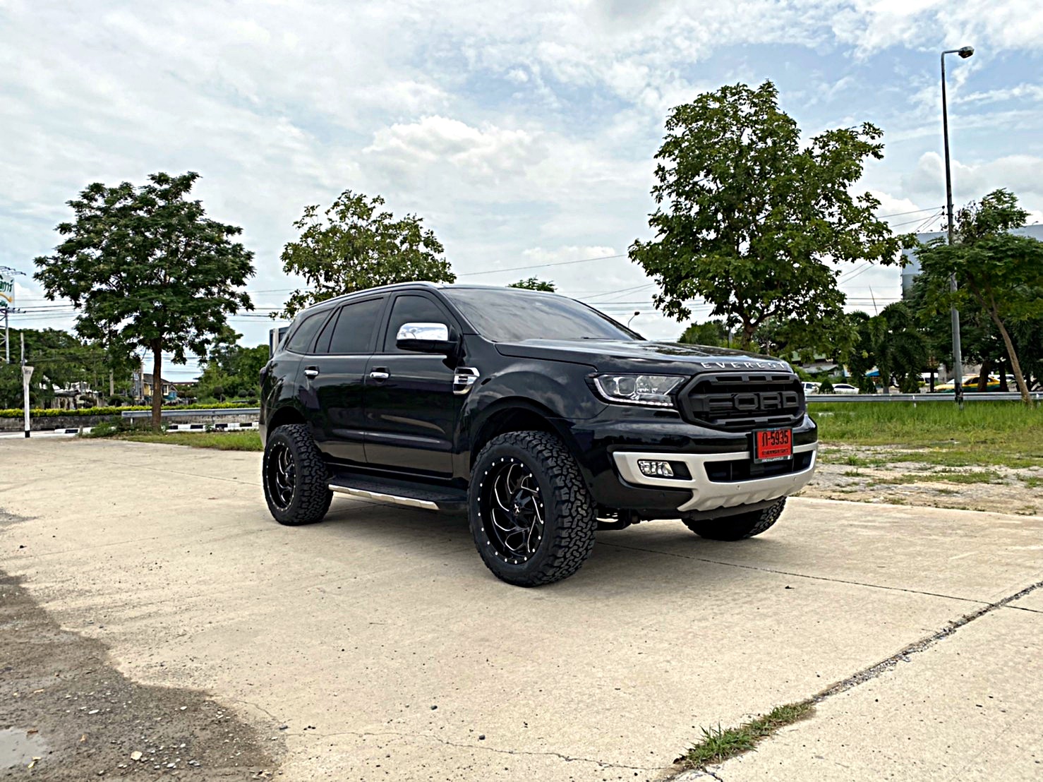 FORD EVEREST ป้ายแดงจัดล้อ20 แบบไม่ยก