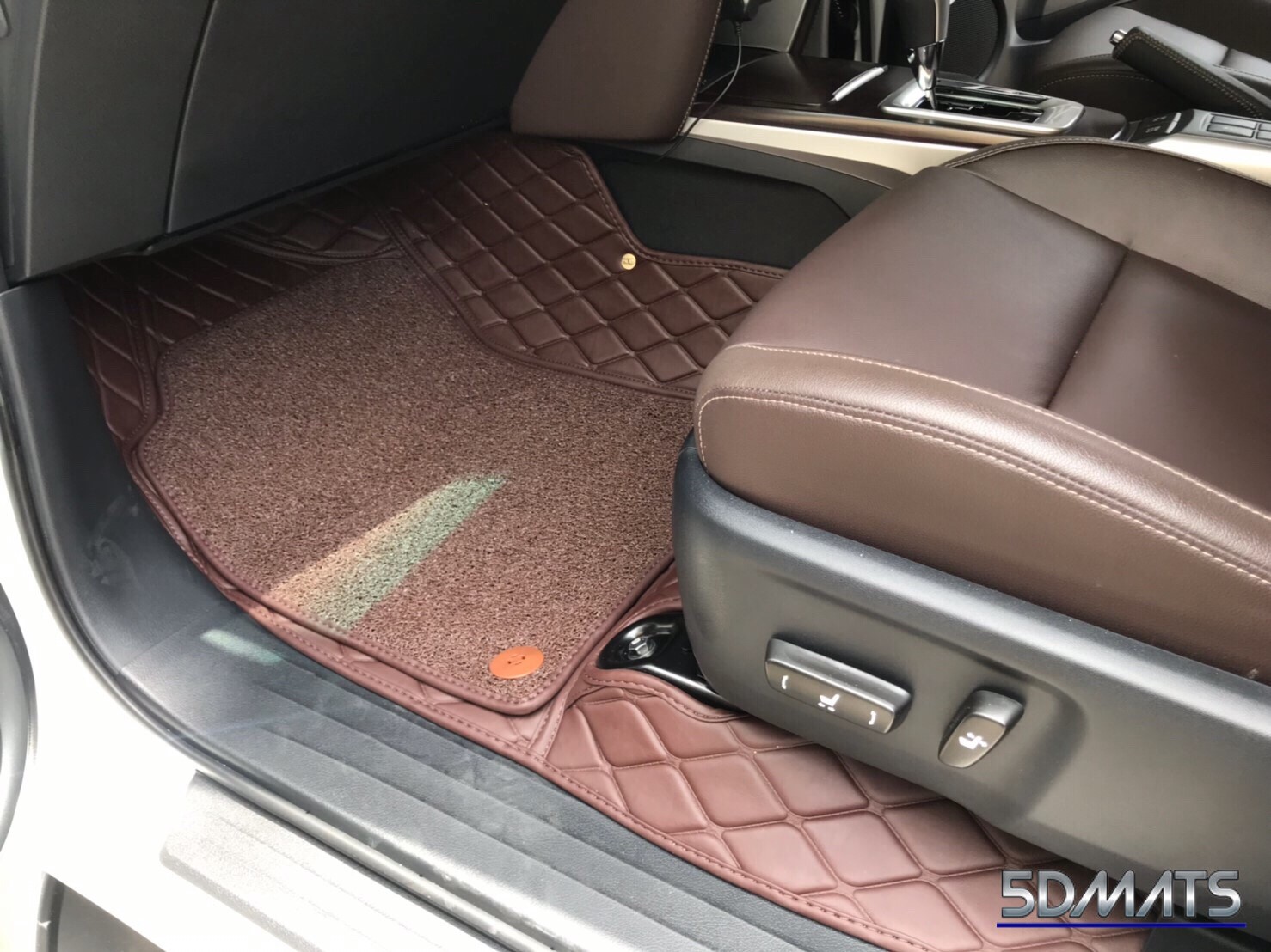 พรมปูพื้นรถยนต์5D All new fortuner ลาย RICH สีกาแฟ เต็มคัน (เสริมใยดักฝุ่น)