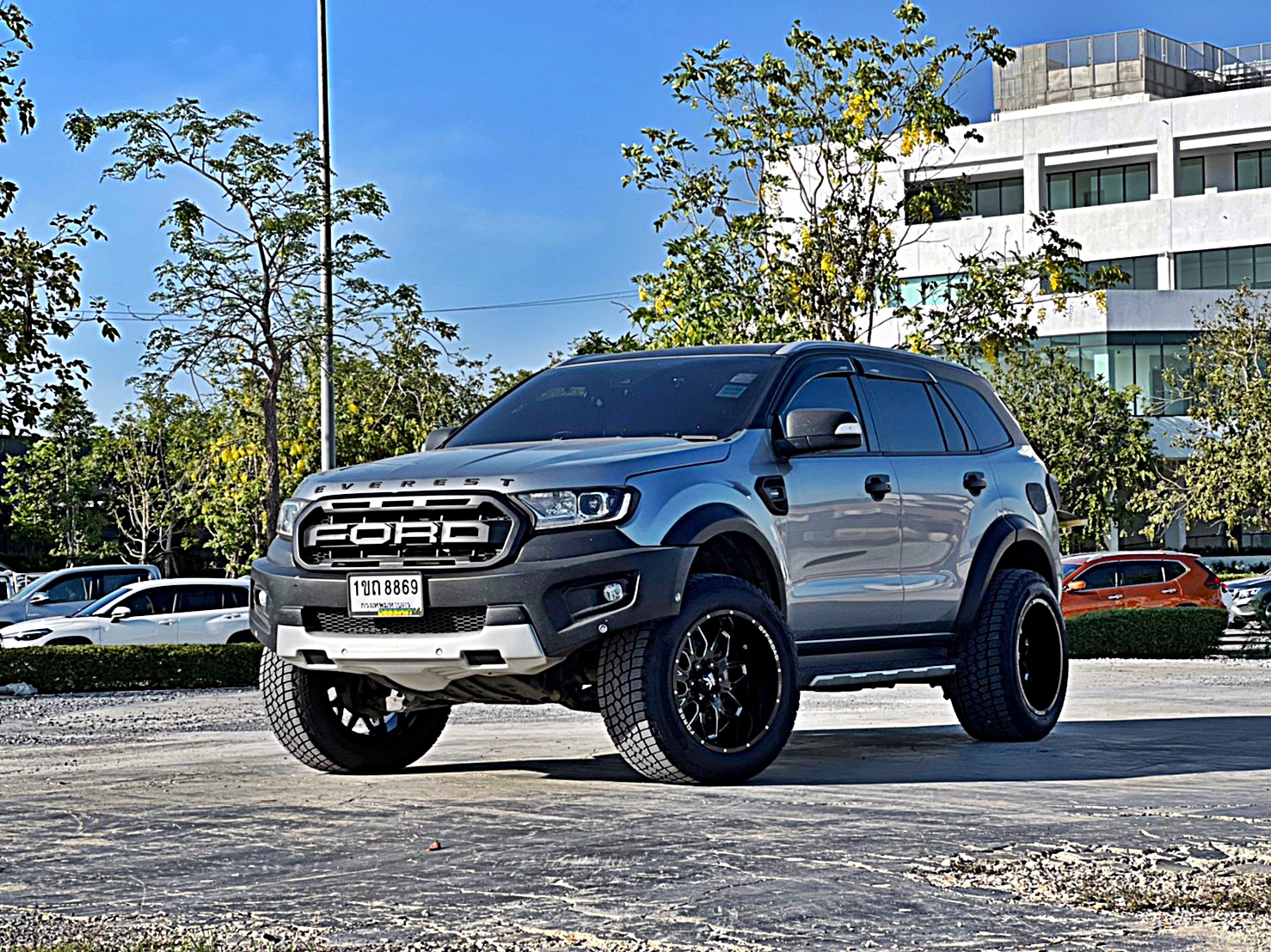 FORD EVEREST ทรงเมกา ล้อ FORCE ที่ STEP9