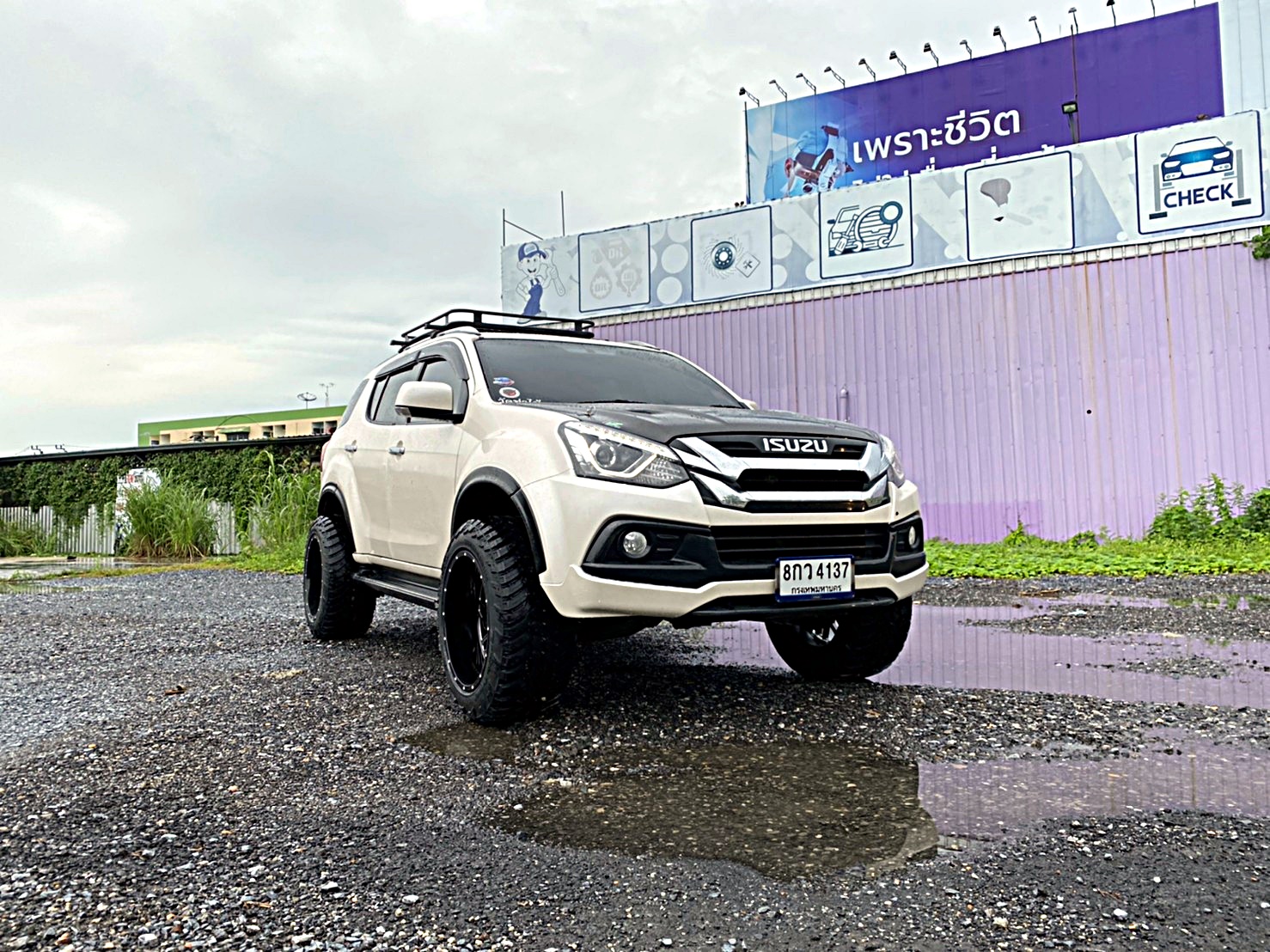 MU-X ทรงเมกา หล่อที่ STEP9