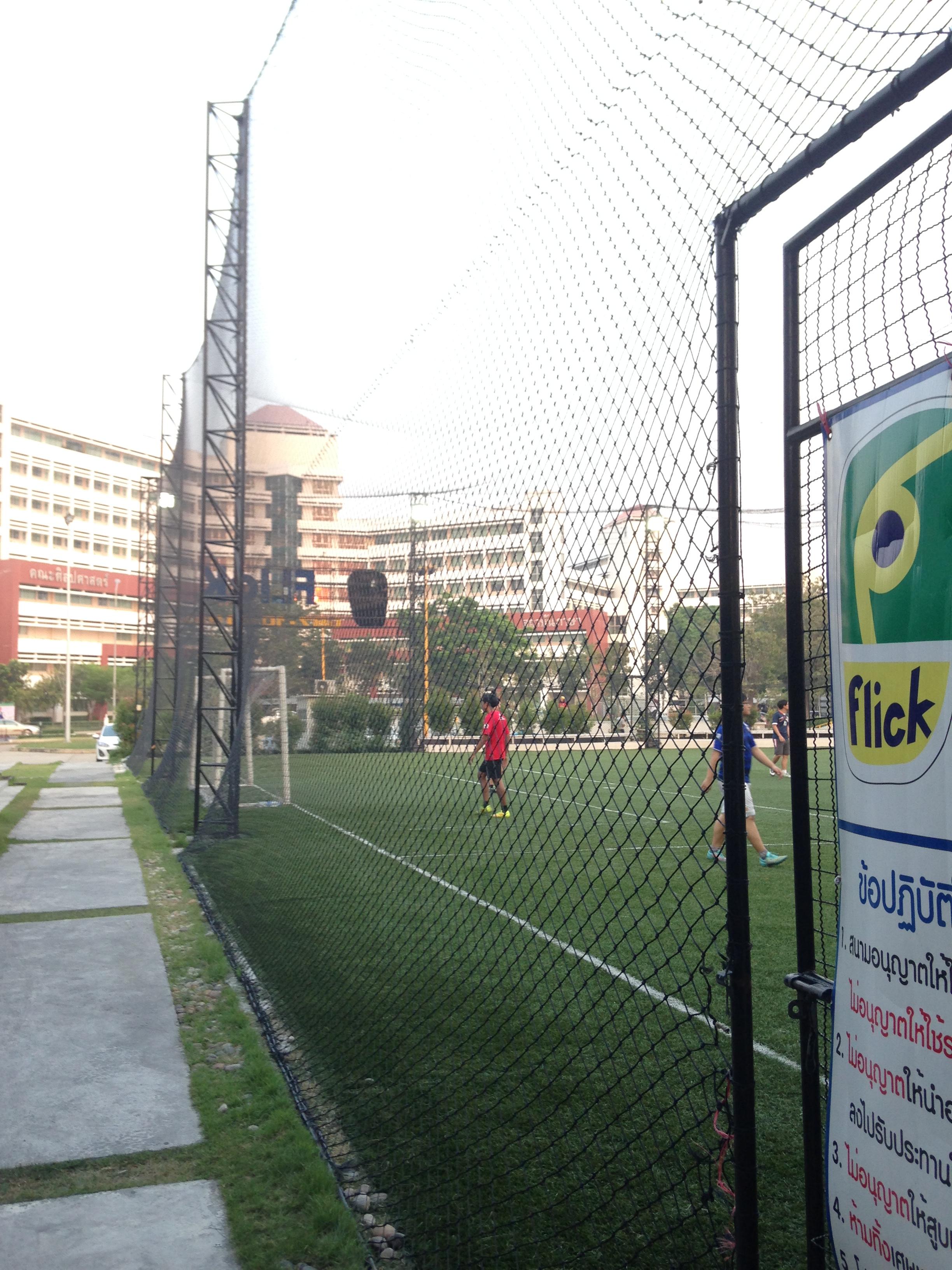 งานโครงสร้างสนามฟุตบอล และสนามฟุตซอล งานติดตาข่ายสนามกีฬา และไฟแสงสว่าง