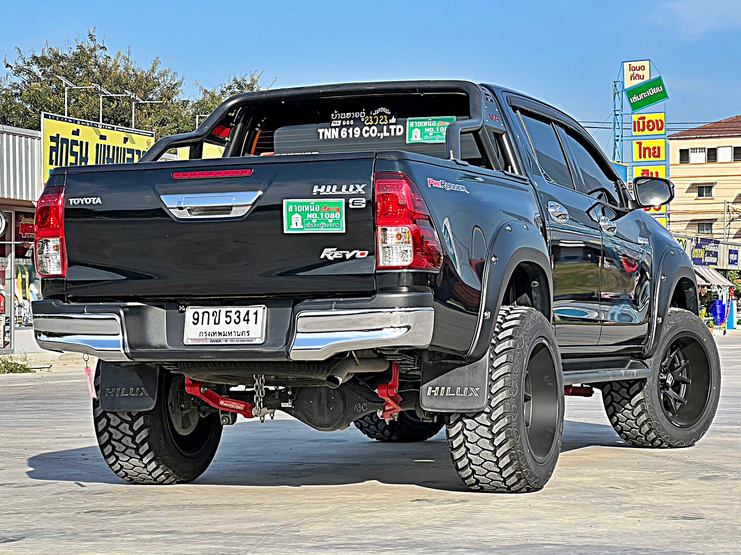 TOYOTA REVO แต่งทรงเมกาที่ STEP9