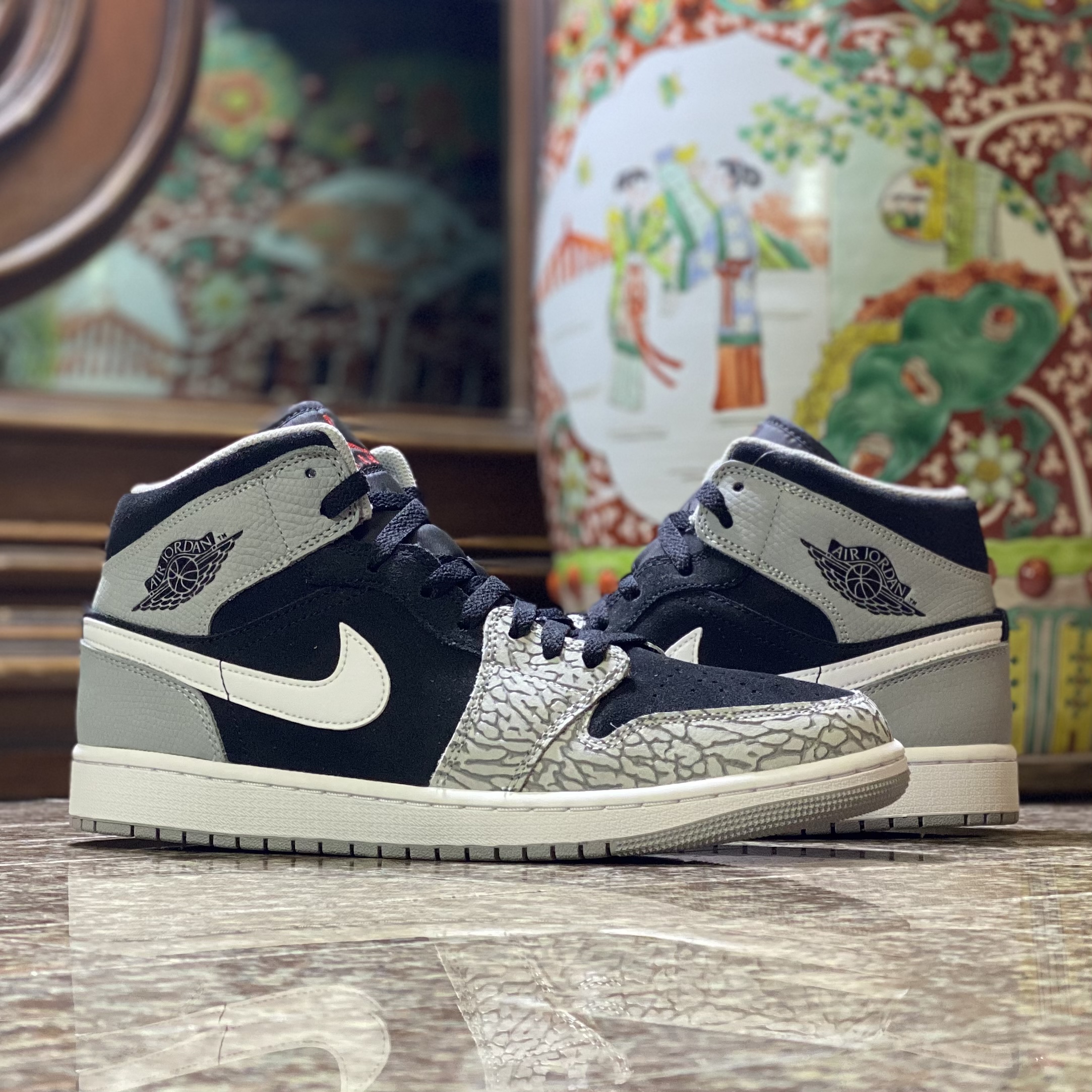 รองเท้า Nike Air Jordan 1 Mid SE ‘Elephant Toe’ (M11US)