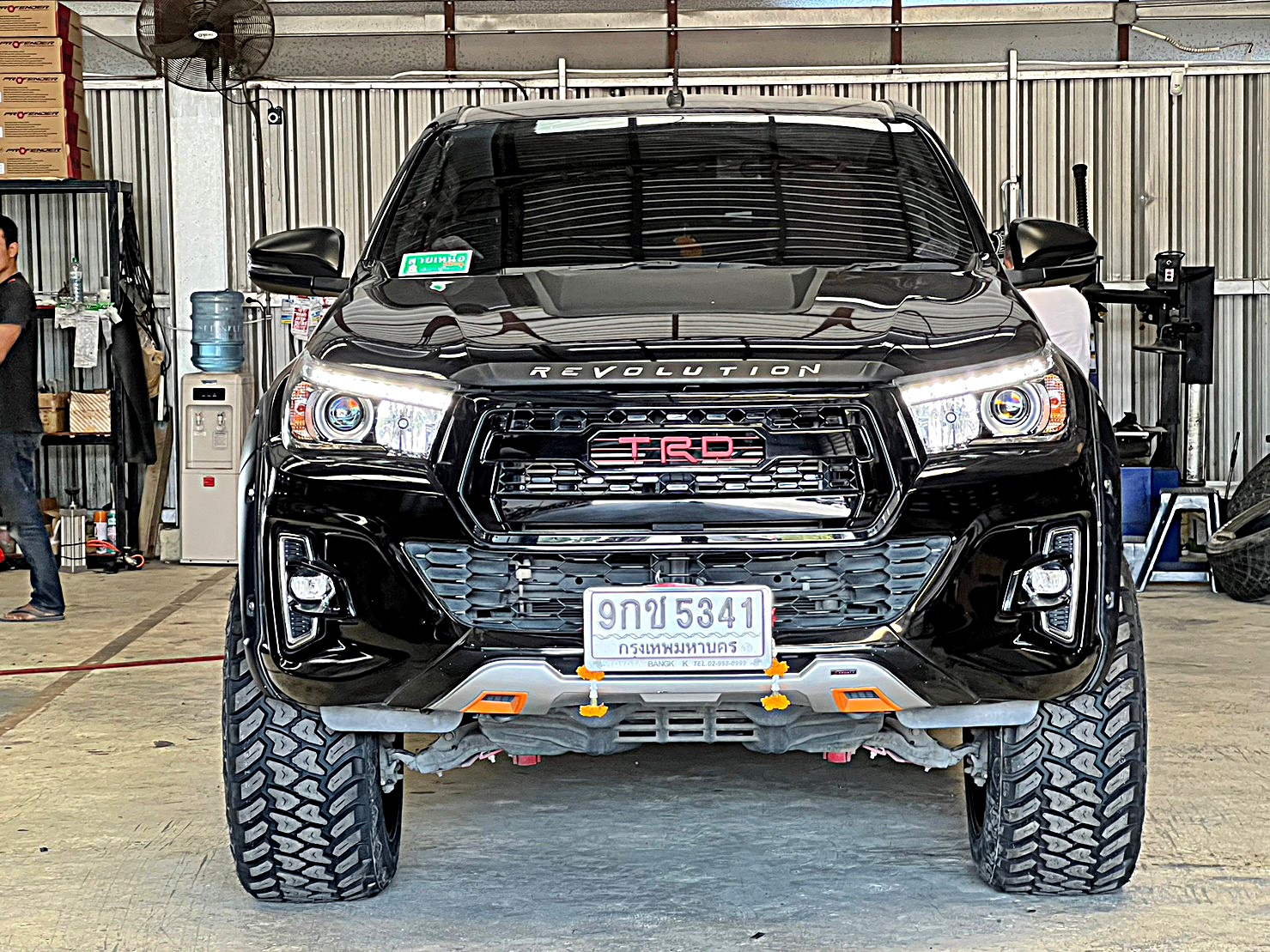 TOYOTA REVO แต่งทรงเมกาที่ STEP9