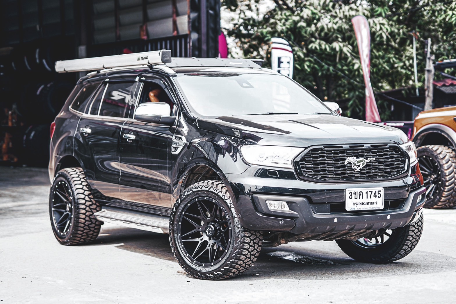 FORD EVEREST เดิมไม่ยก