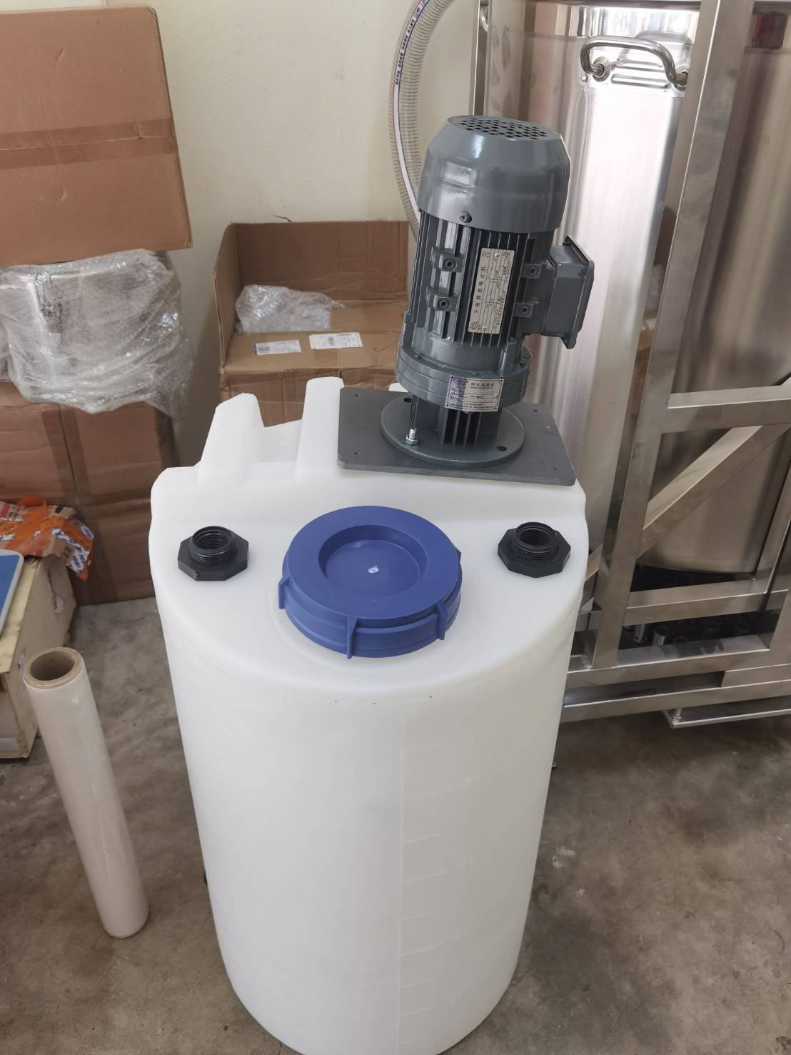 ถังผสม(PE)น้ำยา + พร้อมมอเตอร์หัวปั่น ขนาด 300 ลิตร